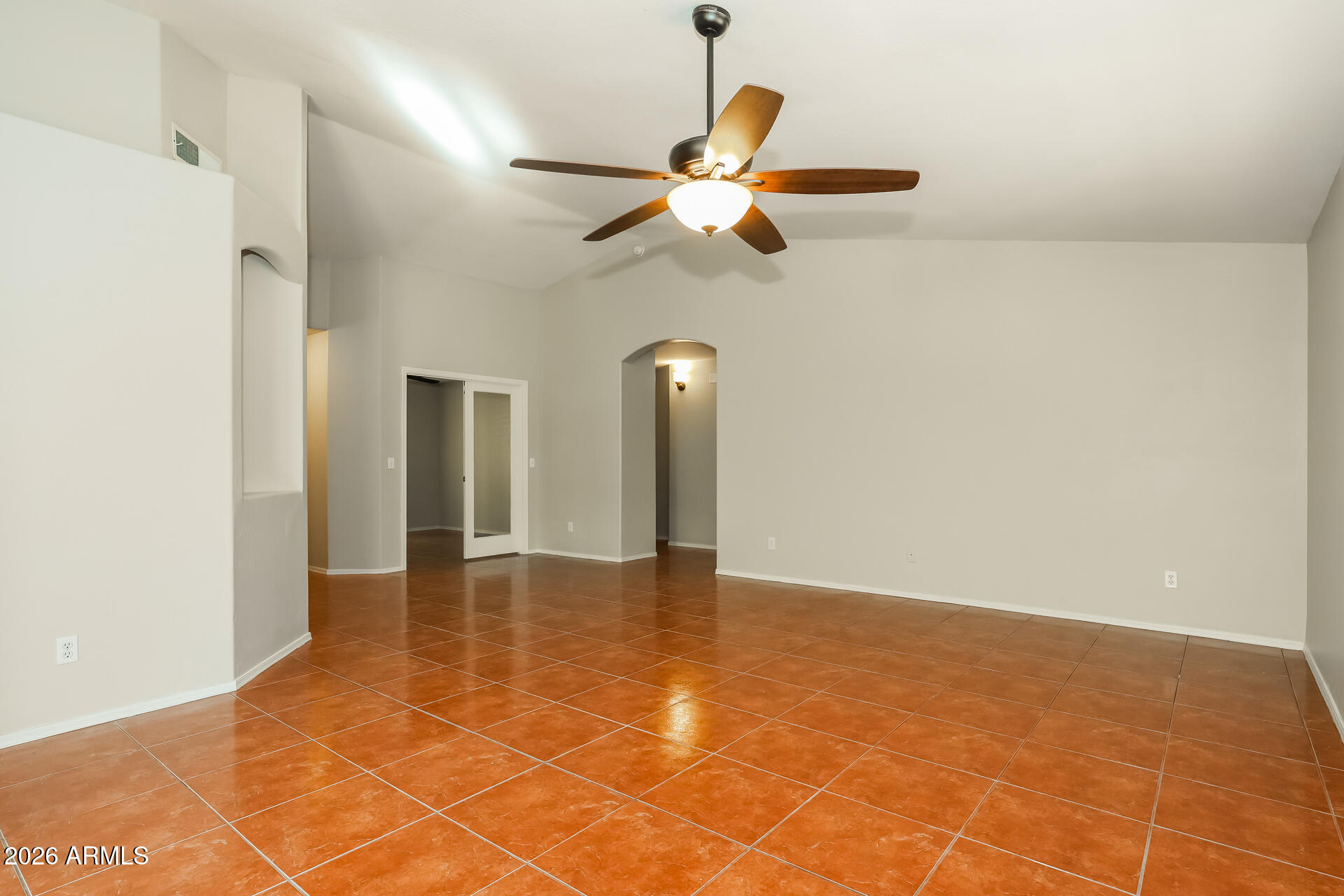 1653 E VINEYARD Road