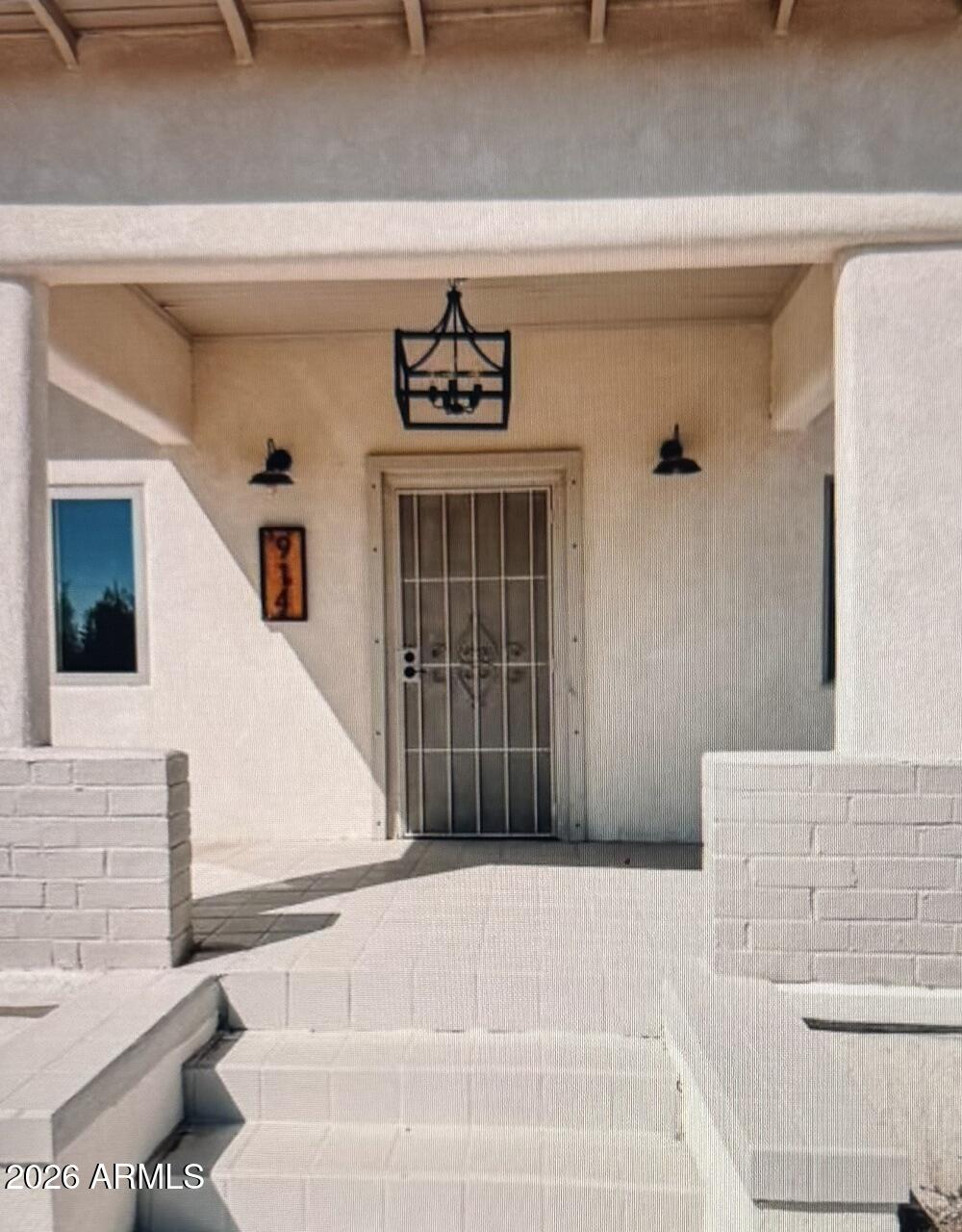 914 E 8TH Street