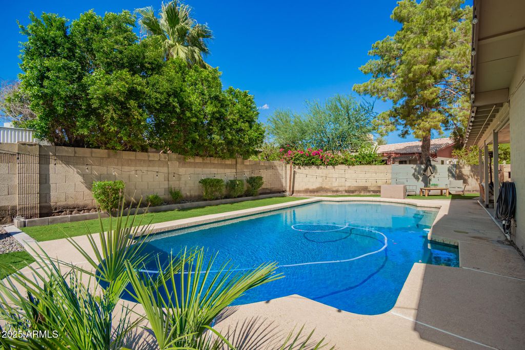 Photo of 1652 S Saguaro, Mesa, AZ 85202 (MLS # 6933971)