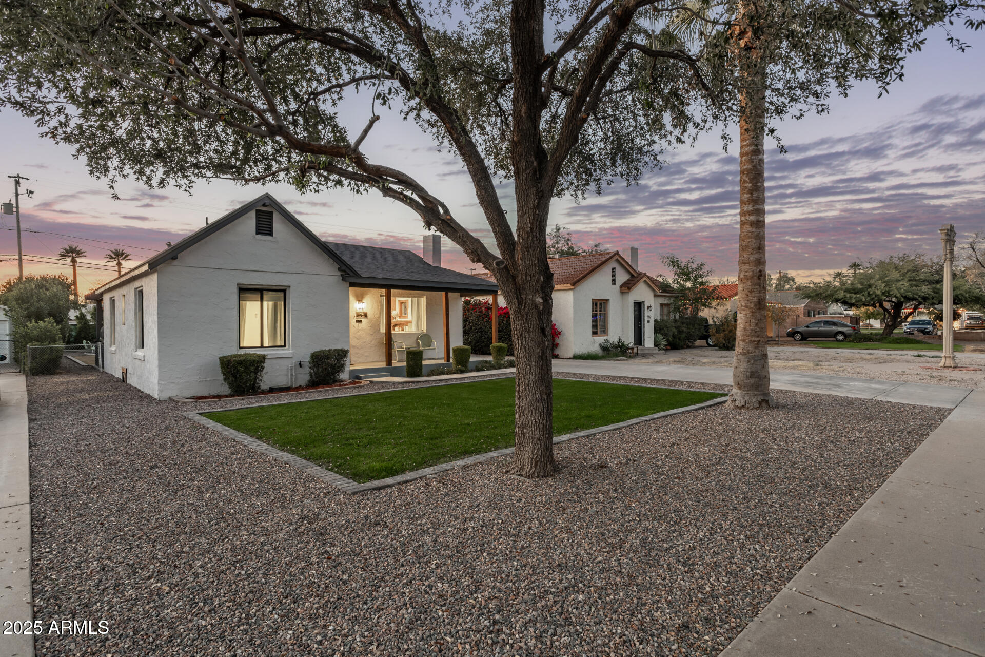 2246 N LAUREL Avenue