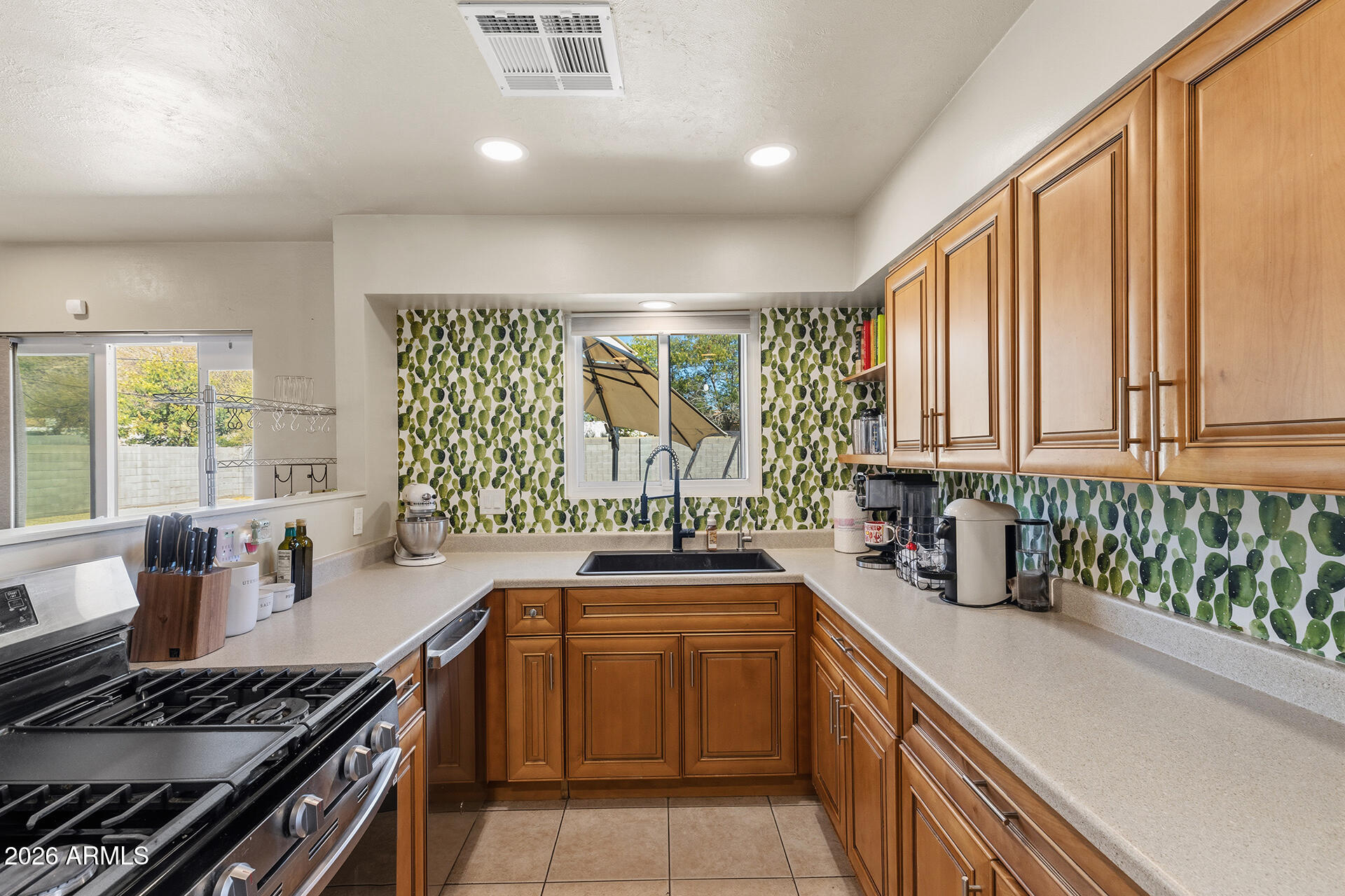 808 E CINNABAR Avenue