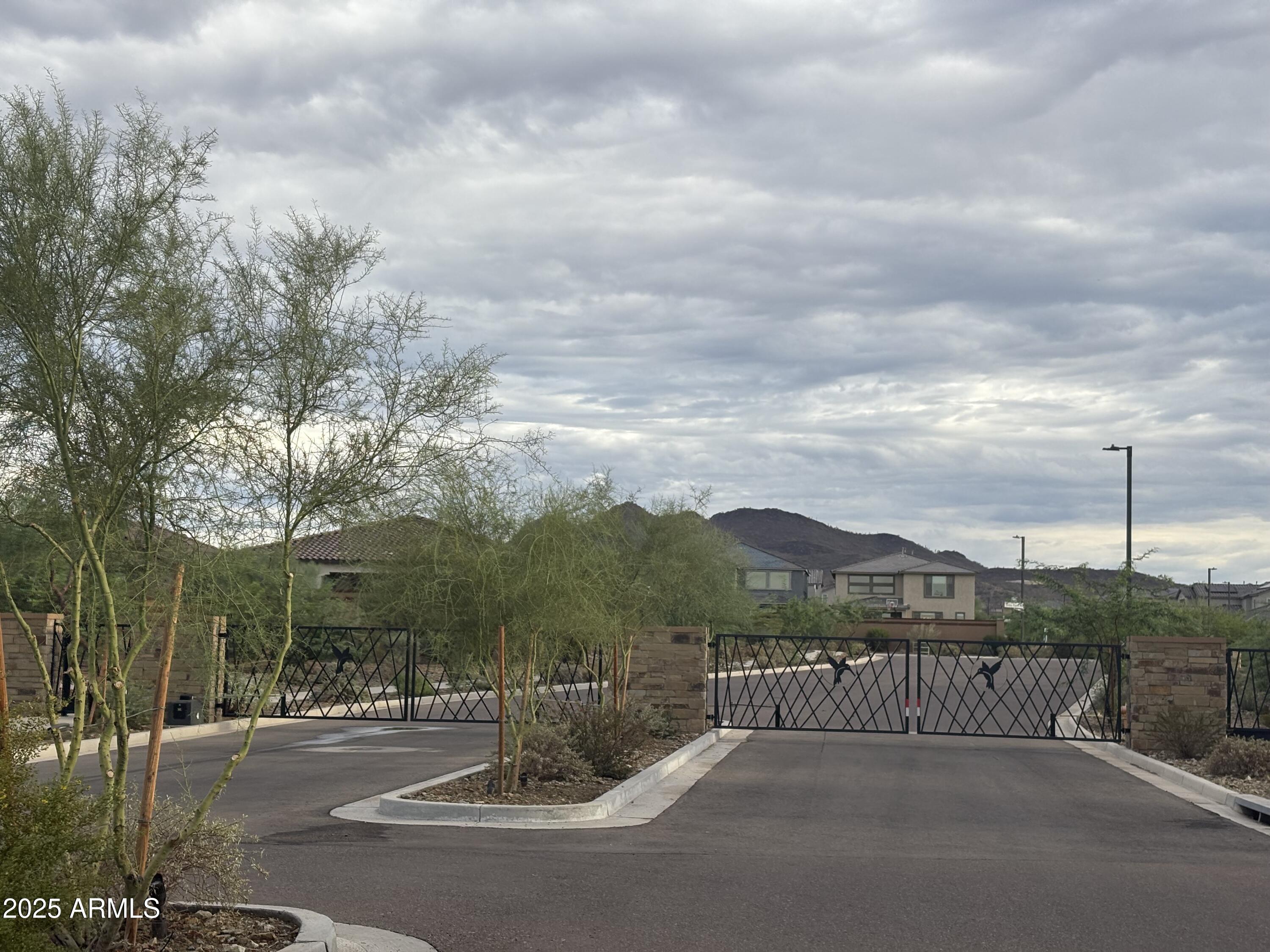 1929 W Burnside Trail