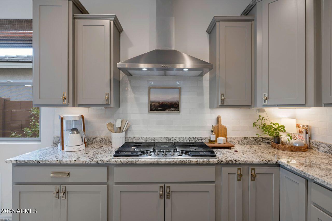 1929 W Burnside Trail