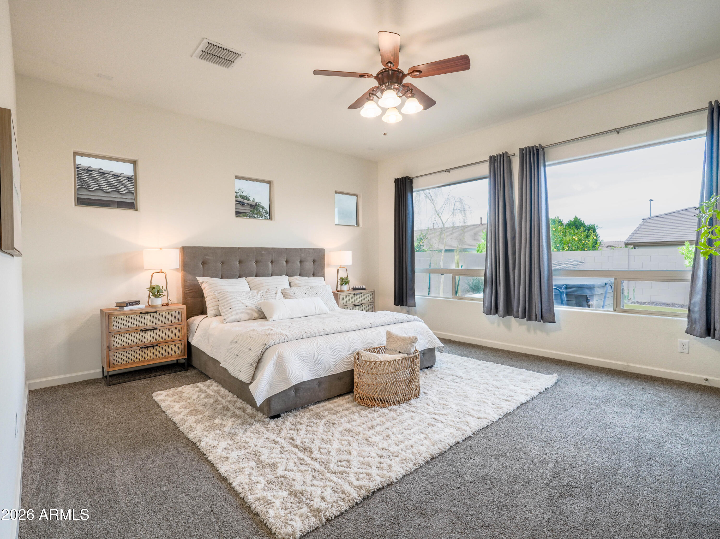 948 E RELIANT Street