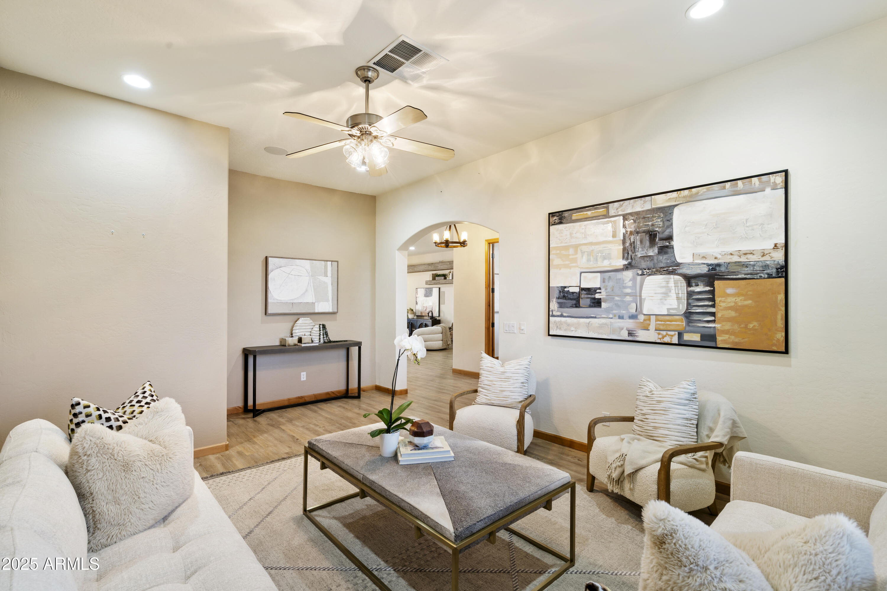 2667 E MELROSE Street