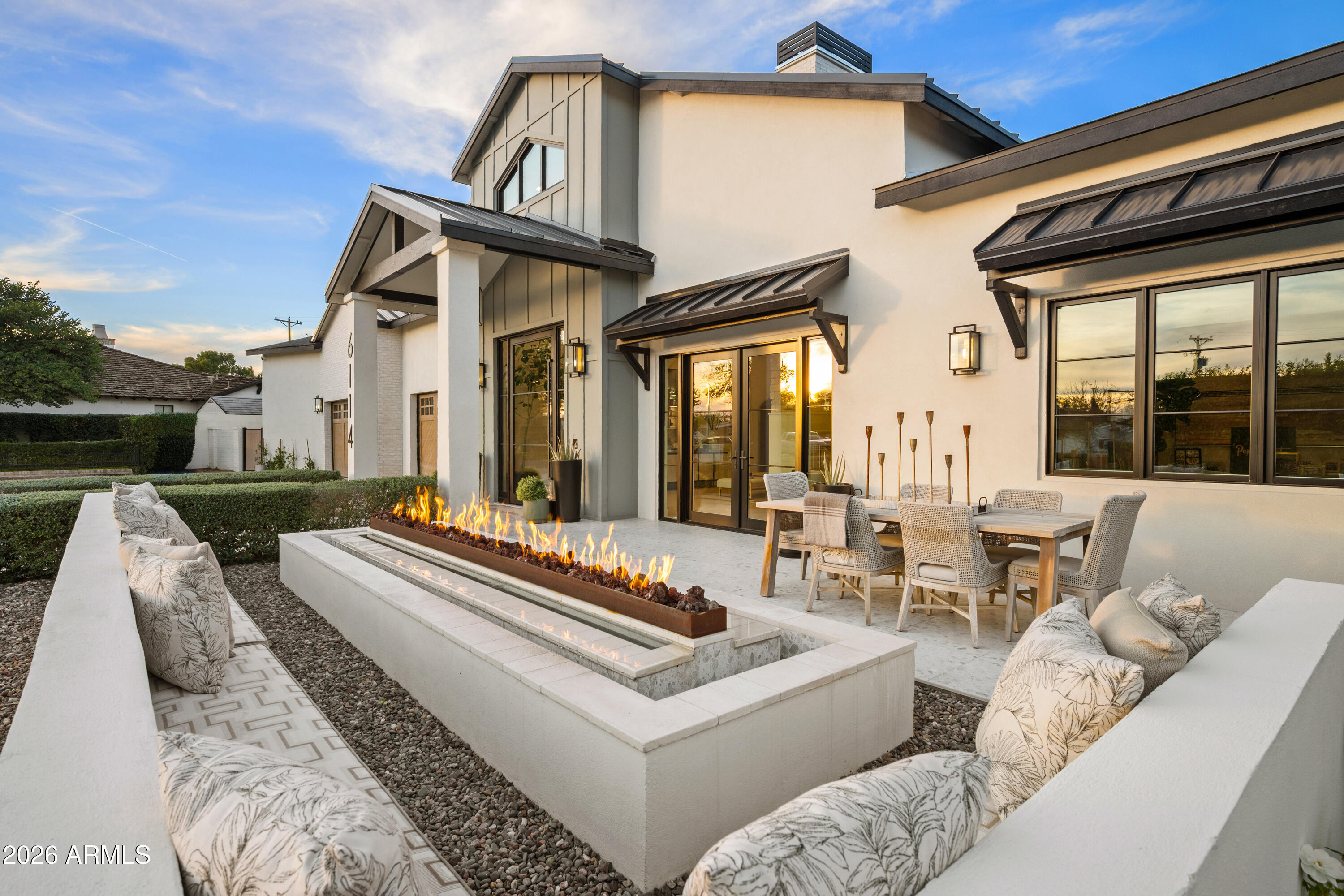 6114 E Calle Del Norte --