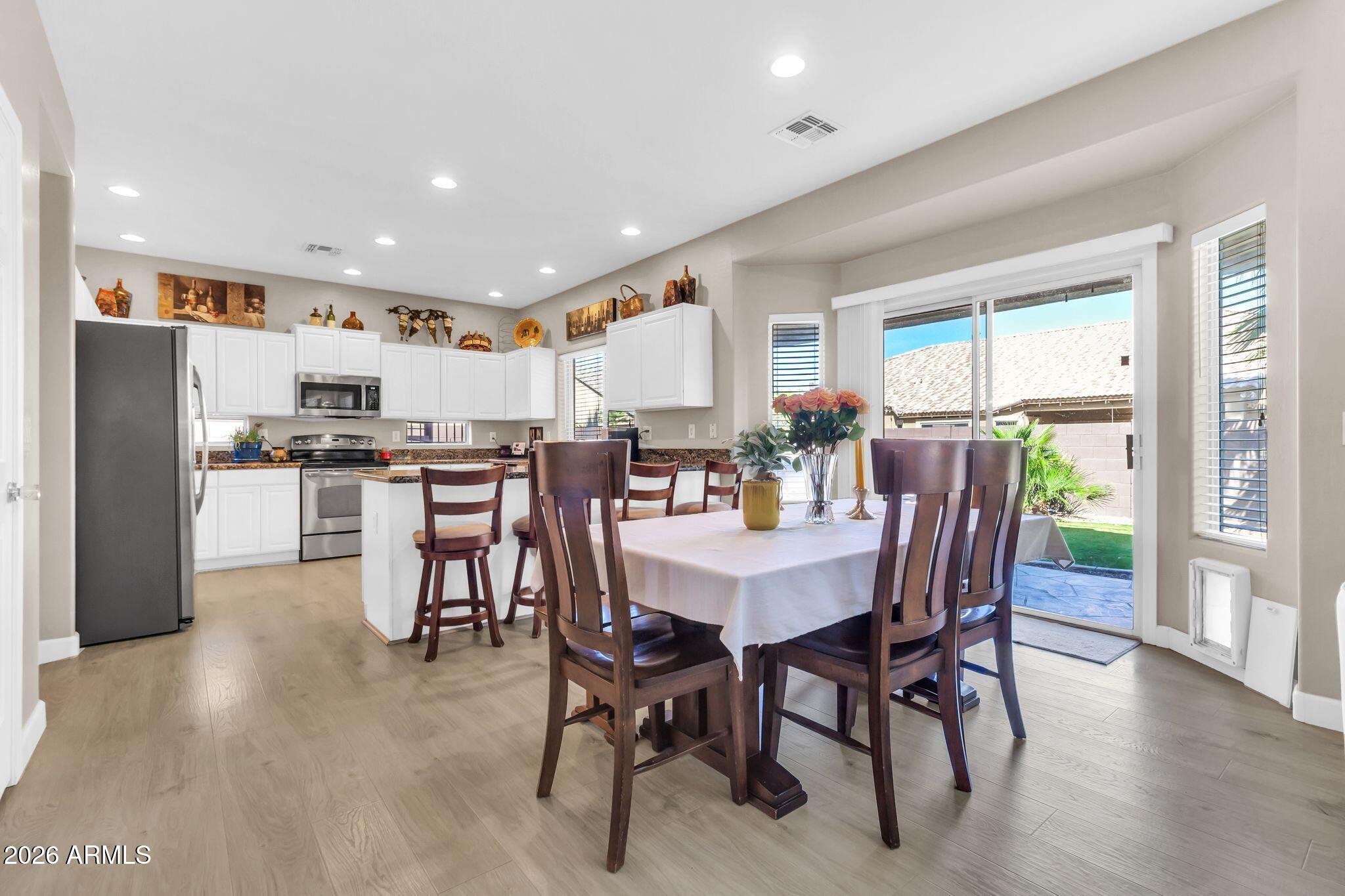 3356 E MAYBERRY Avenue