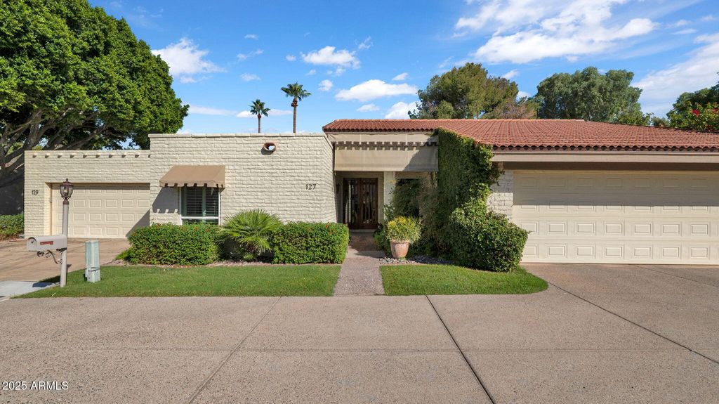 Photo of 127 E San Miguel Avenue, Phoenix, AZ 85012 (MLS # 6934748)