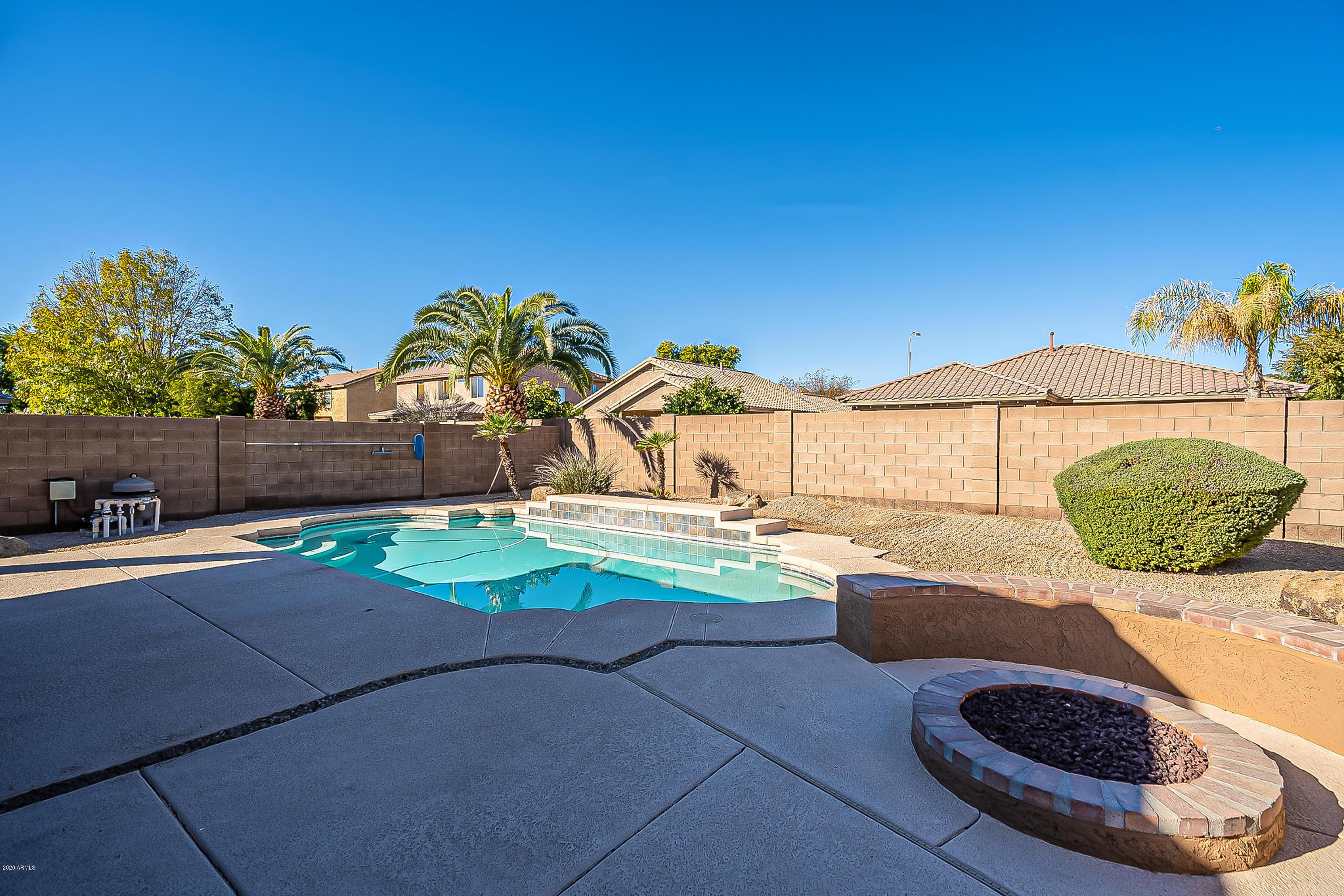 110 W Cardinal Way