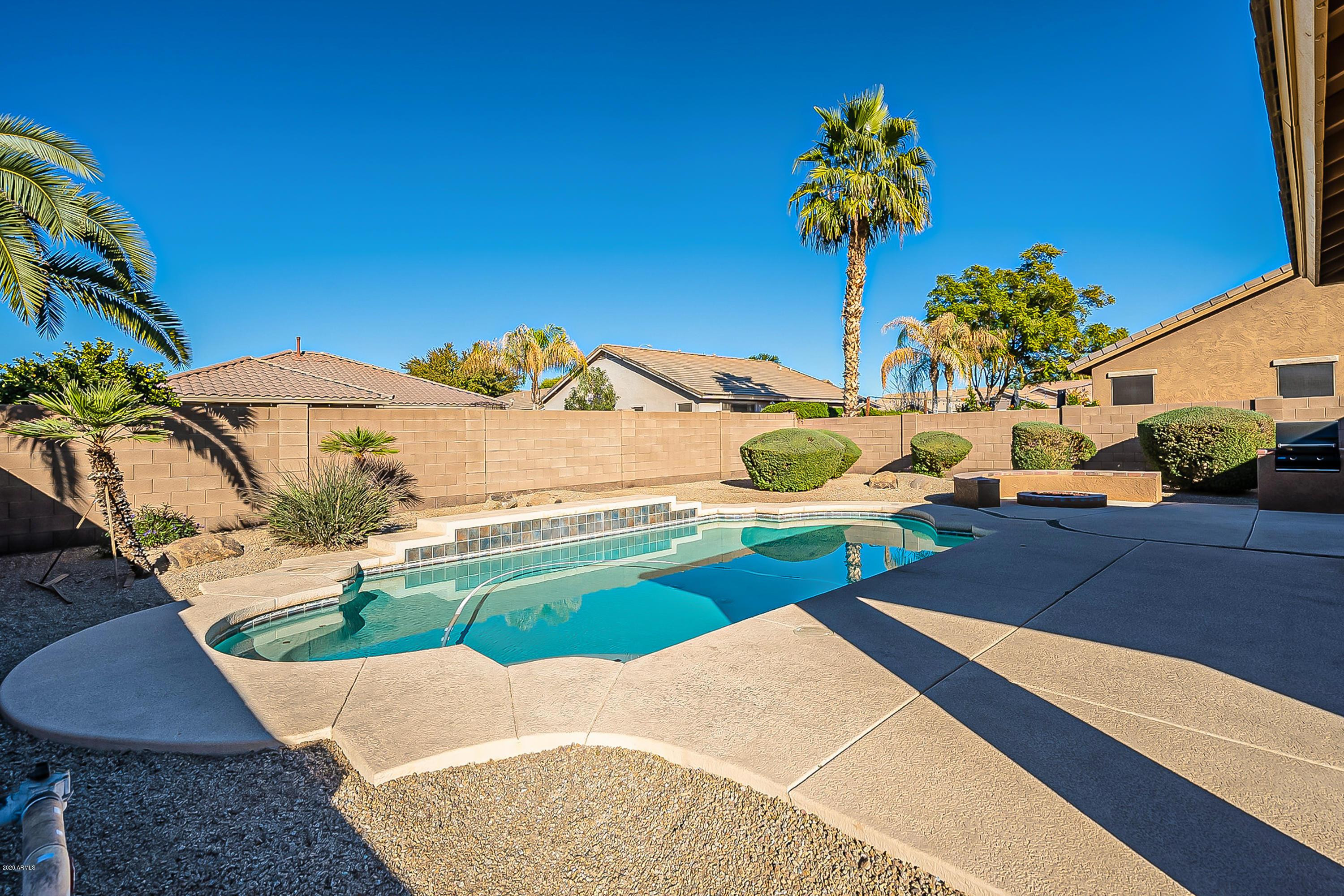 110 W Cardinal Way