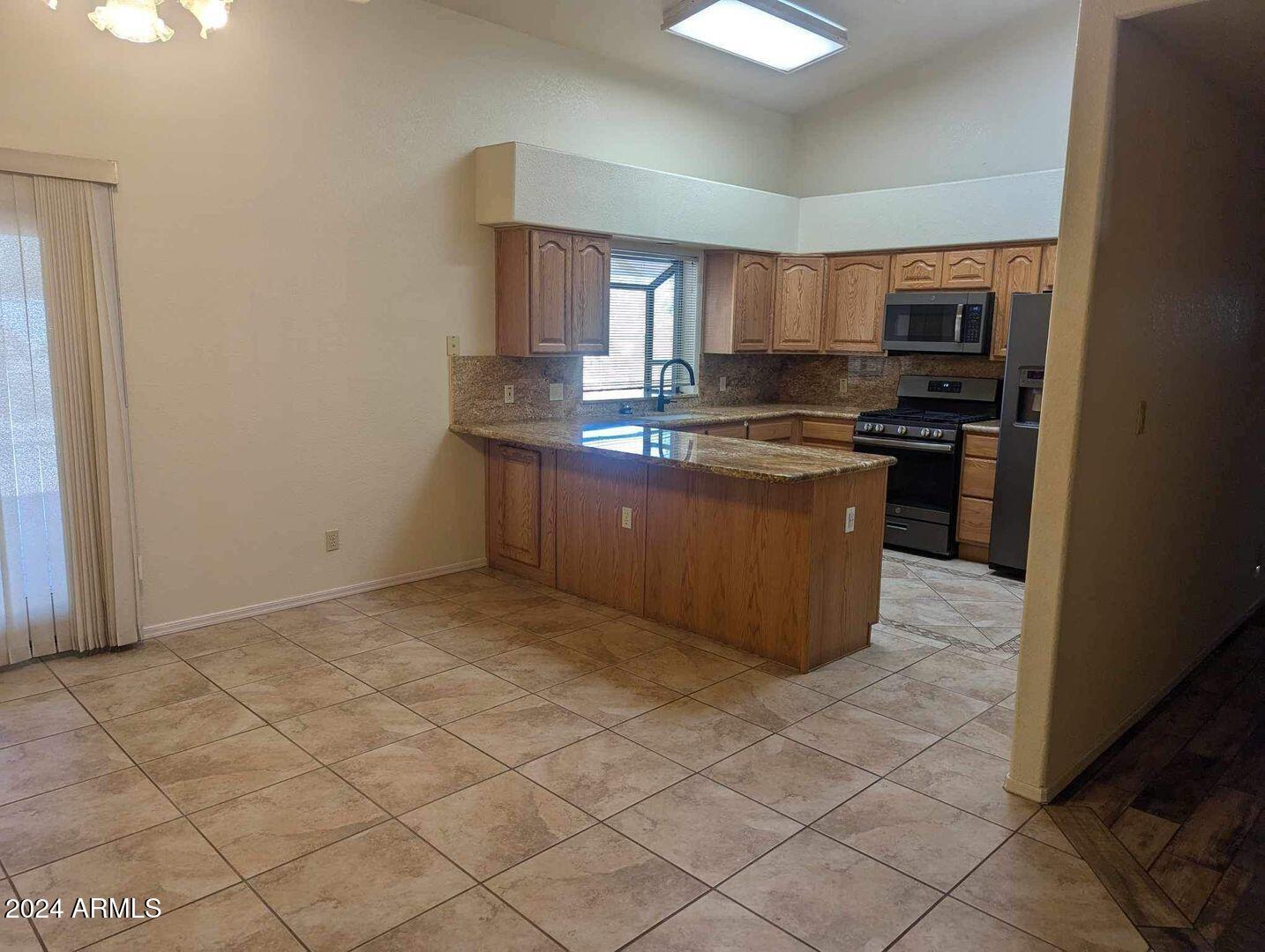 TRACT 111 PDS Country Club - Residential Lease