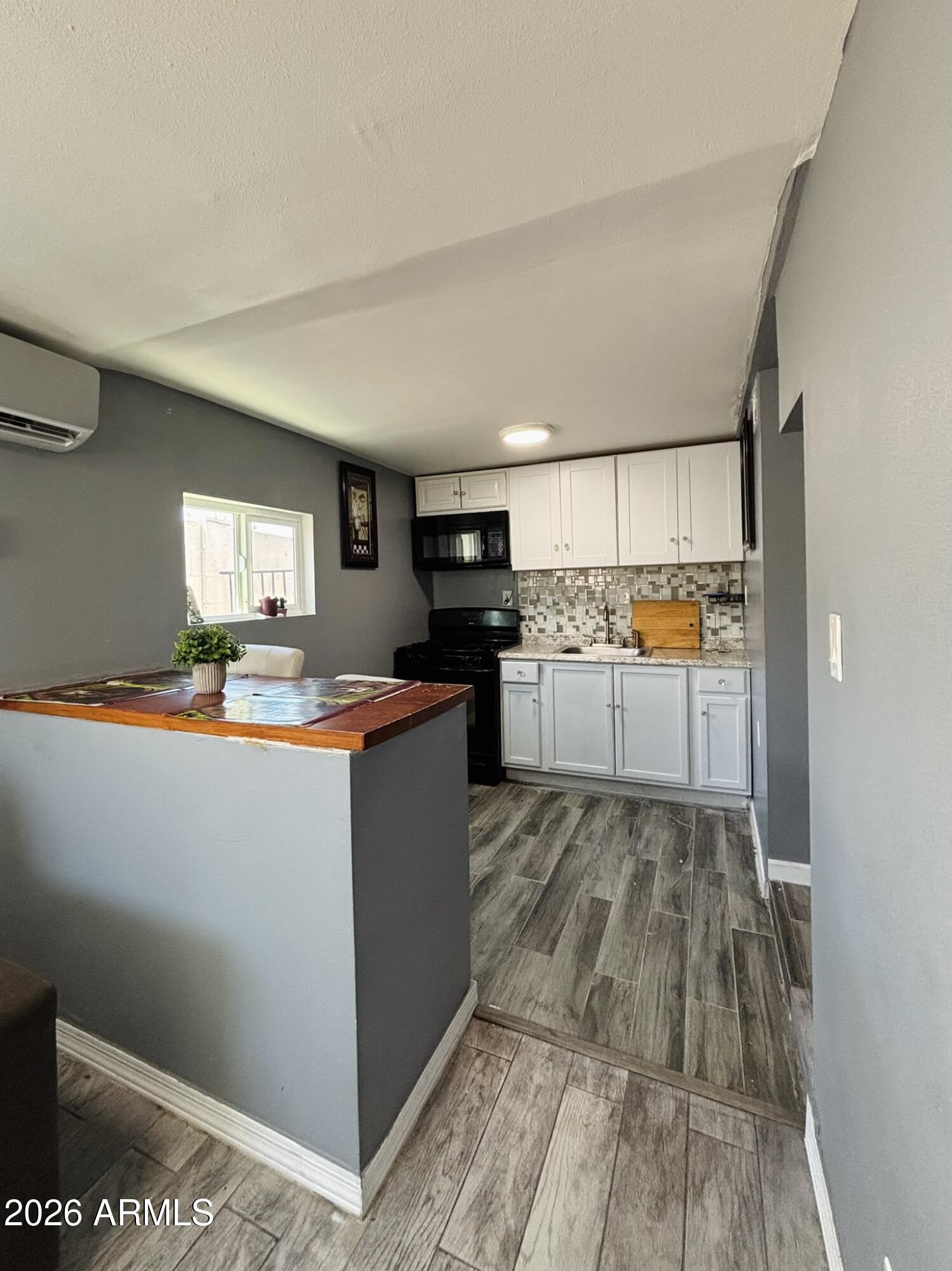 3720 W Mauna Loa Lane Studio
