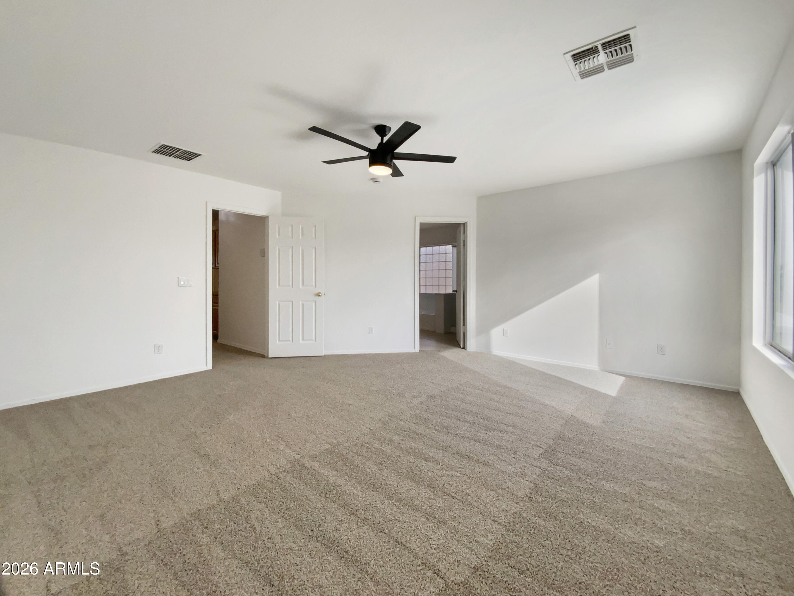 433 E LAKEVIEW Drive