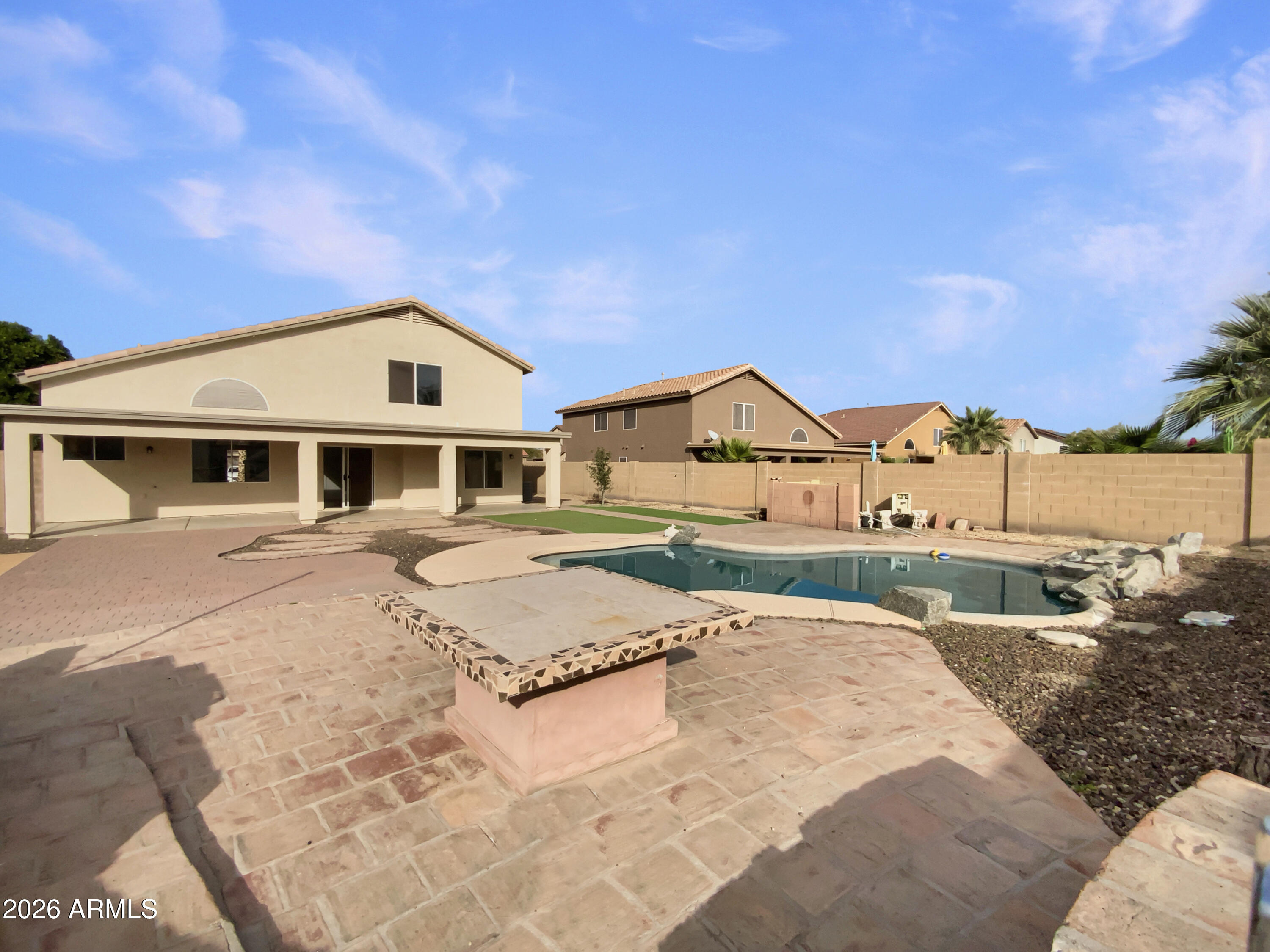 433 E LAKEVIEW Drive