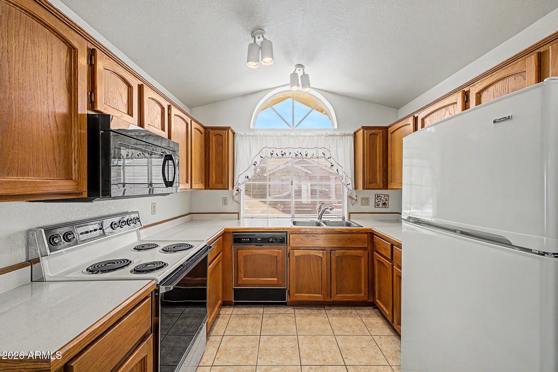 1114 E ANNETTE Drive