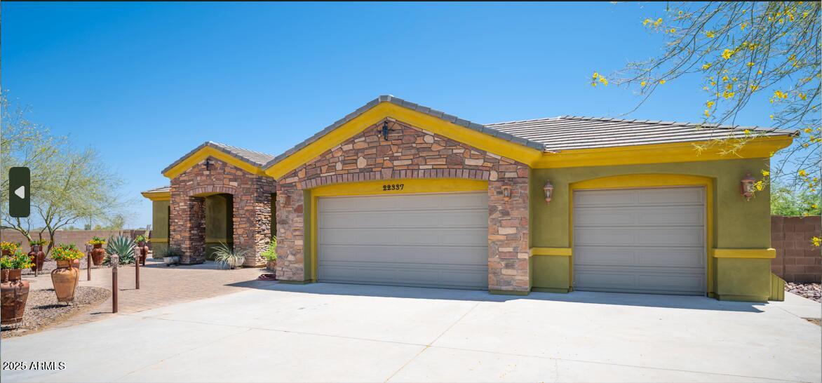 22337 W CALLE DE LOS FLORES --