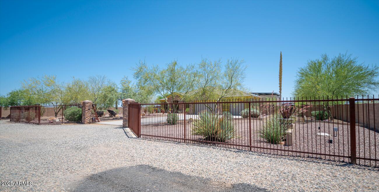 22337 W CALLE DE LOS FLORES --