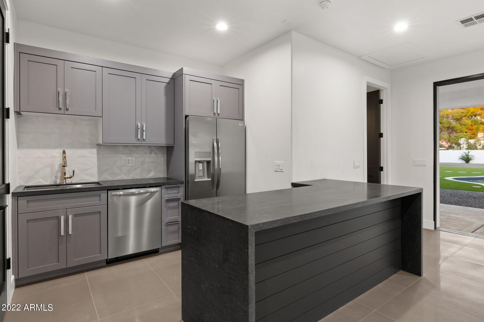 THUNDERBIRD EAST 3 - Residential