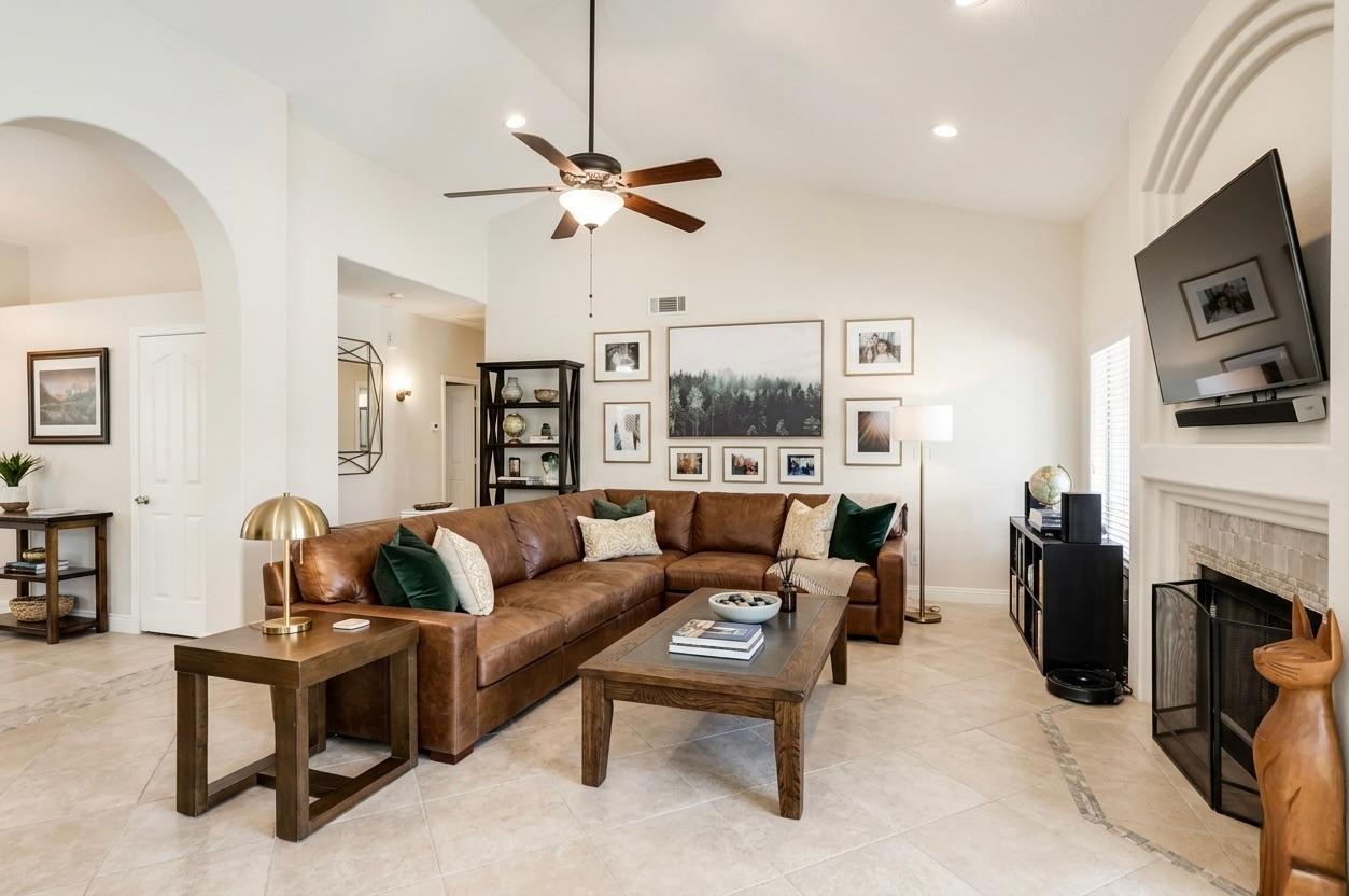 13256 W Wilshire Drive