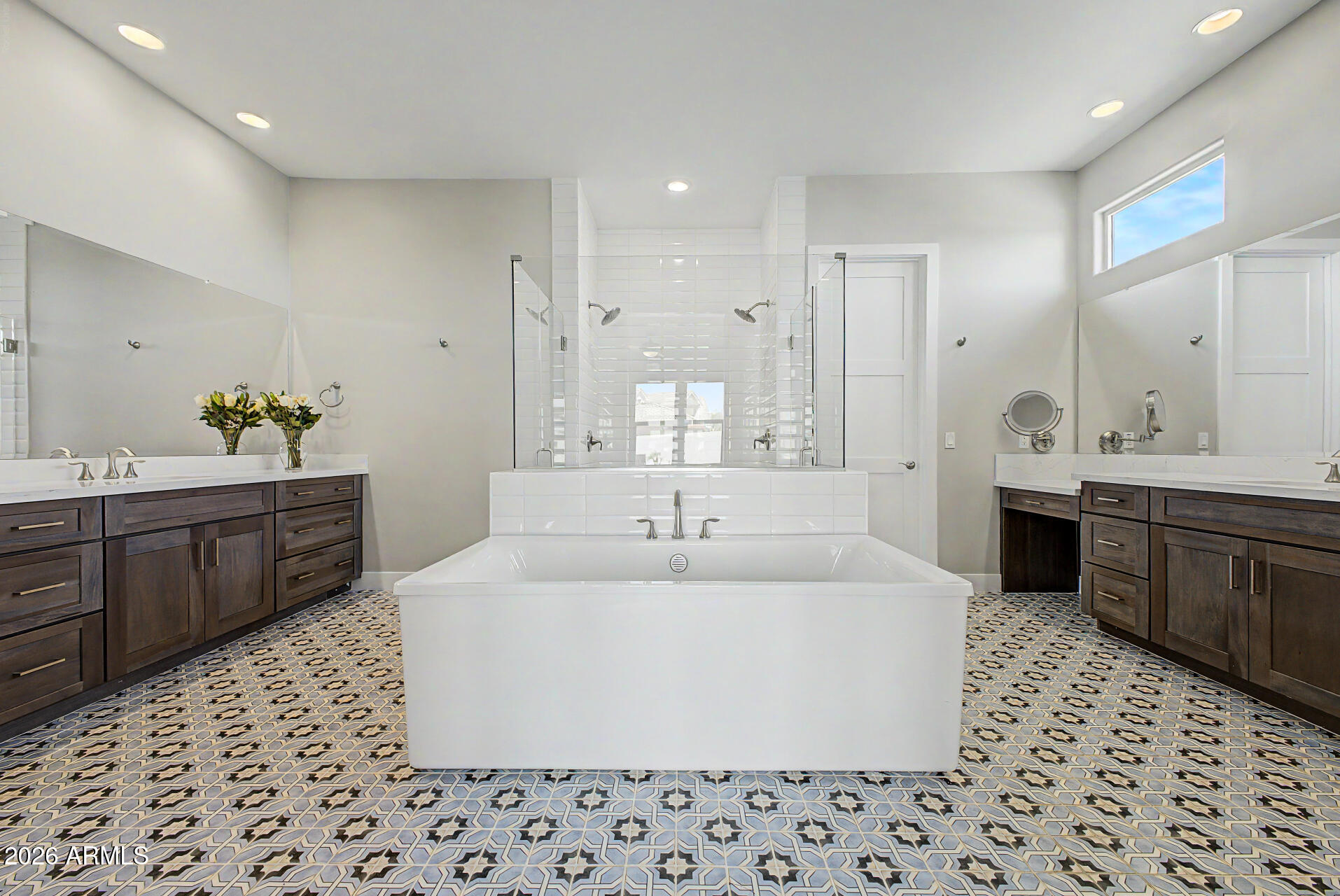 Mesa, Arizona, 85203, United States, 5 Bedrooms Bedrooms, ,5 BathroomsBathrooms,Residential,Active,2043276