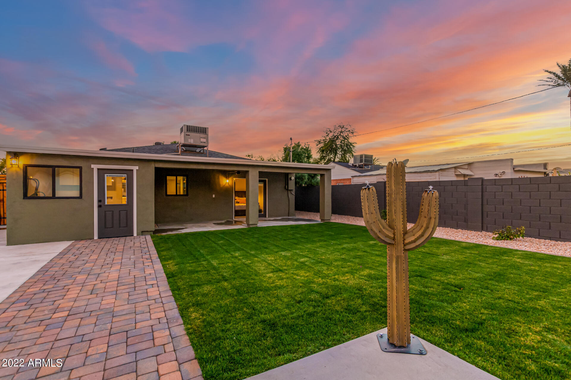 Photo 1 of 31 — 304 W HAZELWOOD Street, Phoenix, AZ 85013