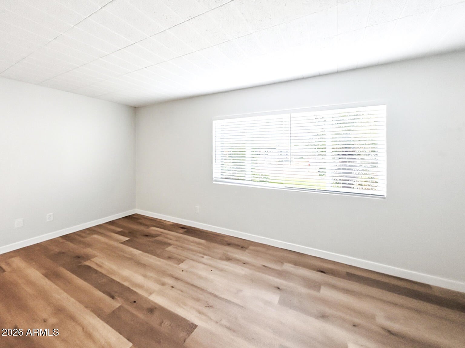 25 E EVA Street 01