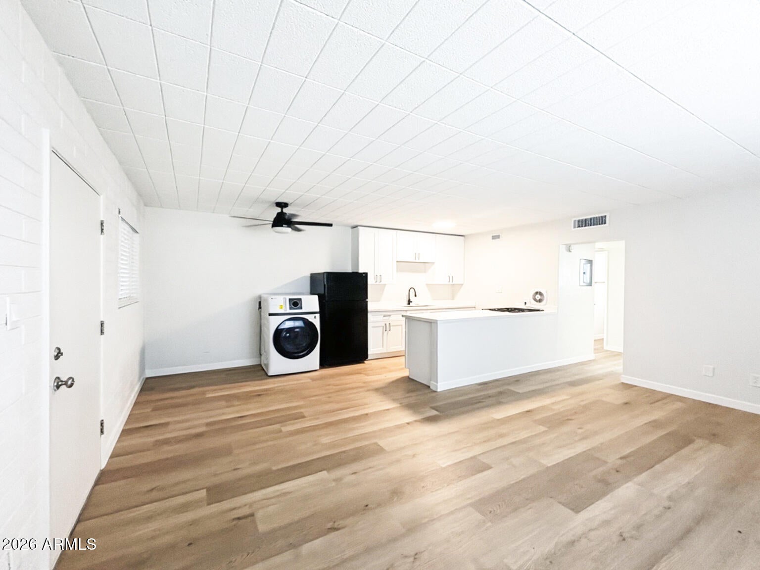 25 E EVA Street 01