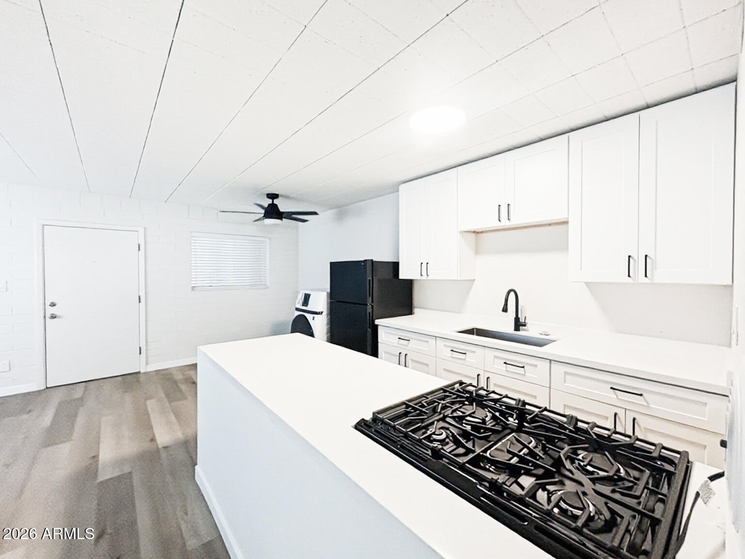 25 E EVA Street 01