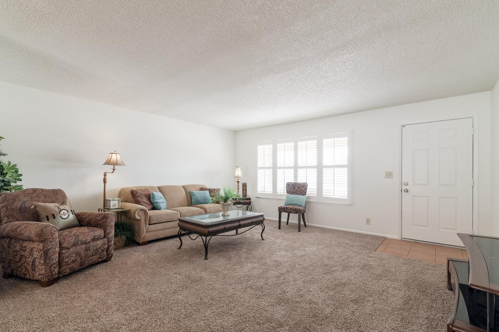 4422 E Escondido Avenue