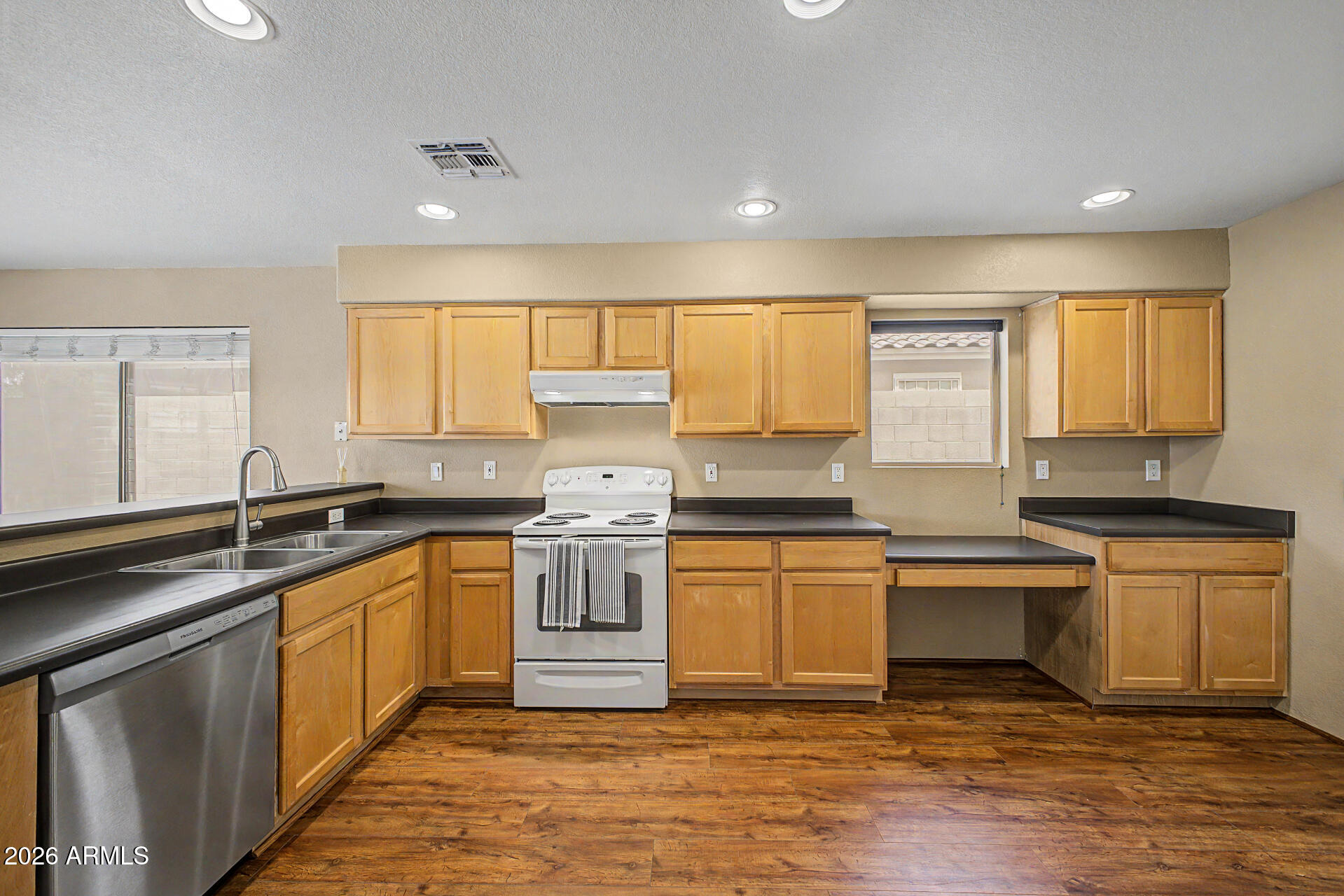 LAS BRISAS POINTE - Residential