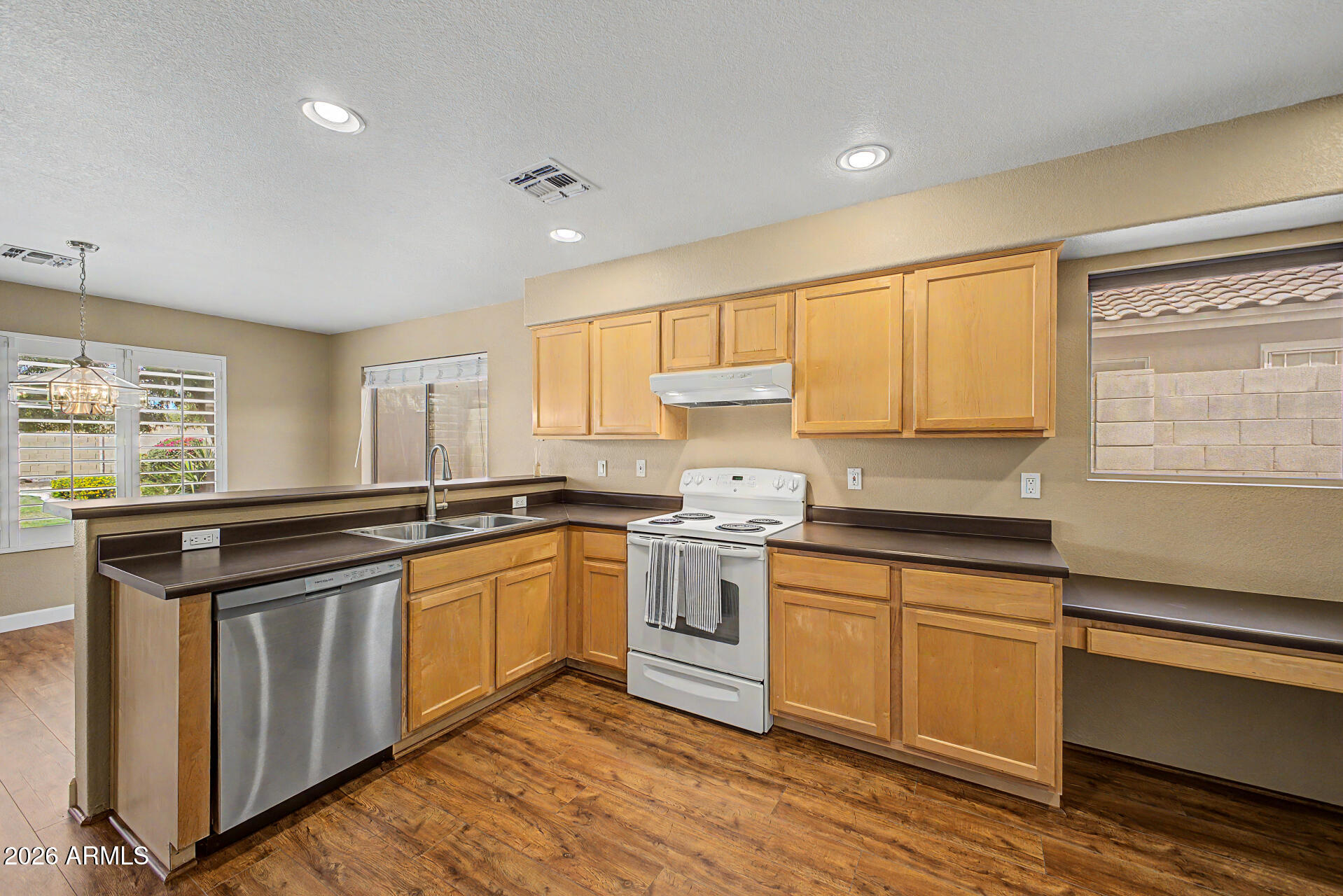 LAS BRISAS POINTE - Residential