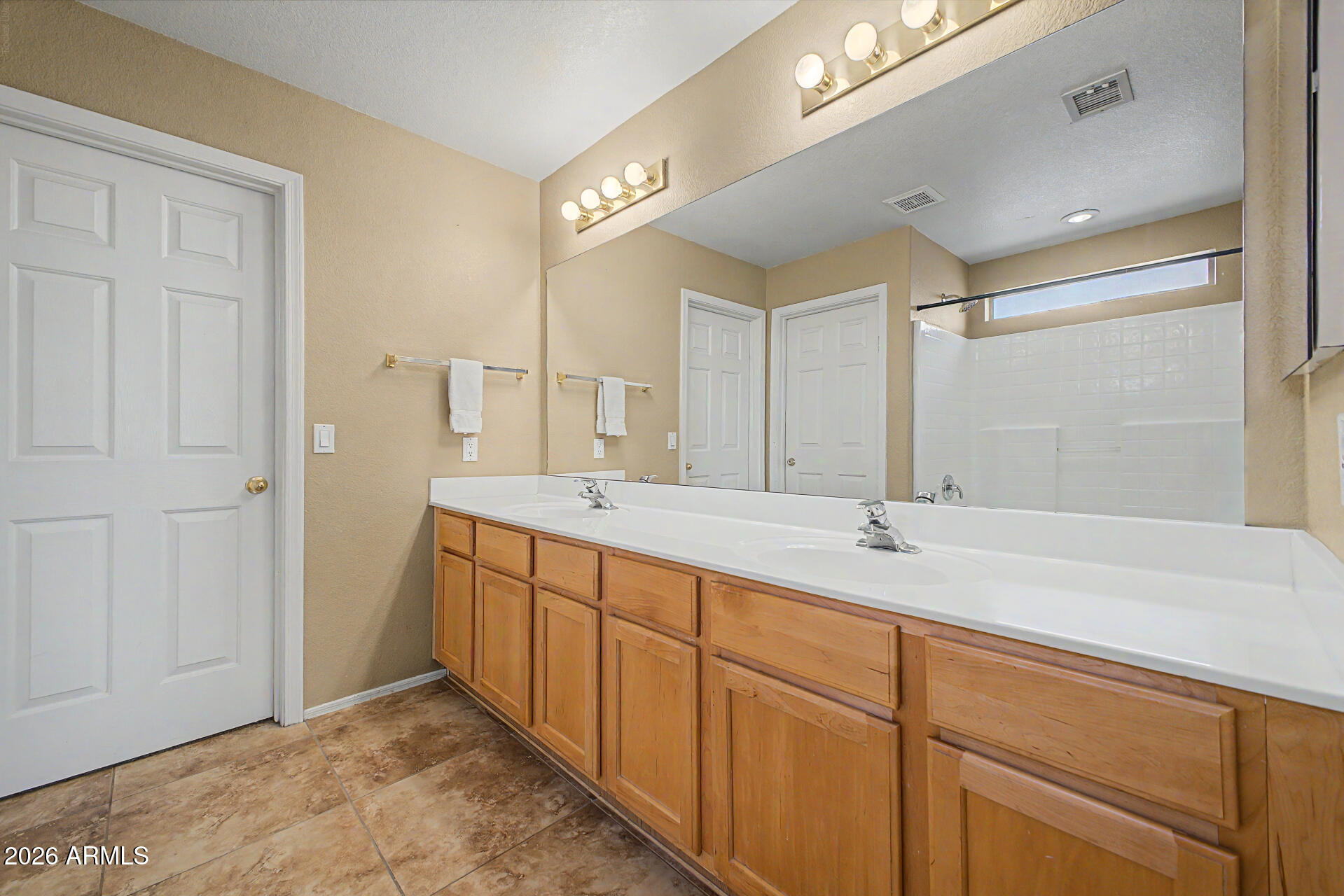 LAS BRISAS POINTE - Residential