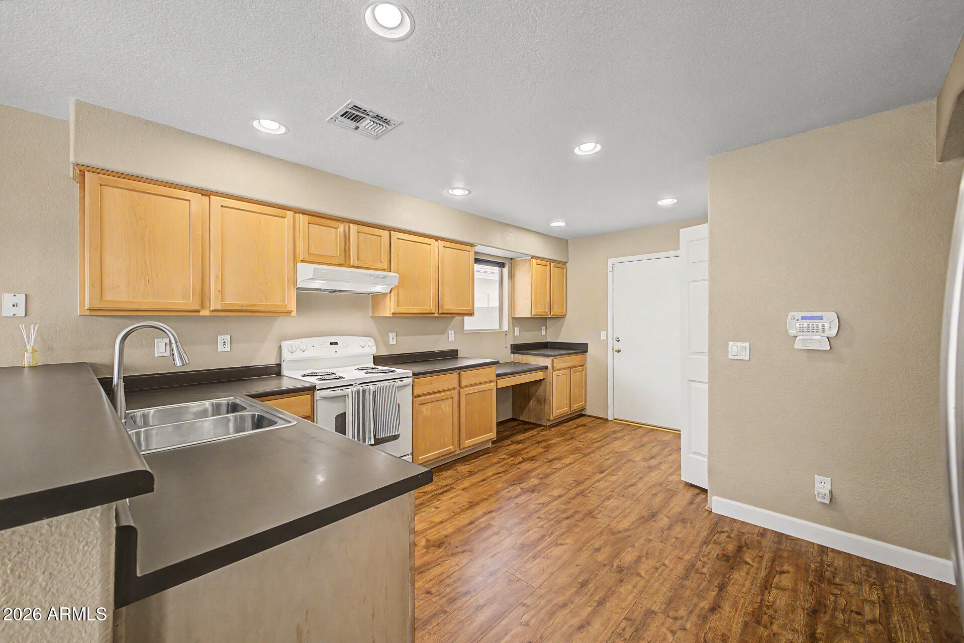 LAS BRISAS POINTE - Residential