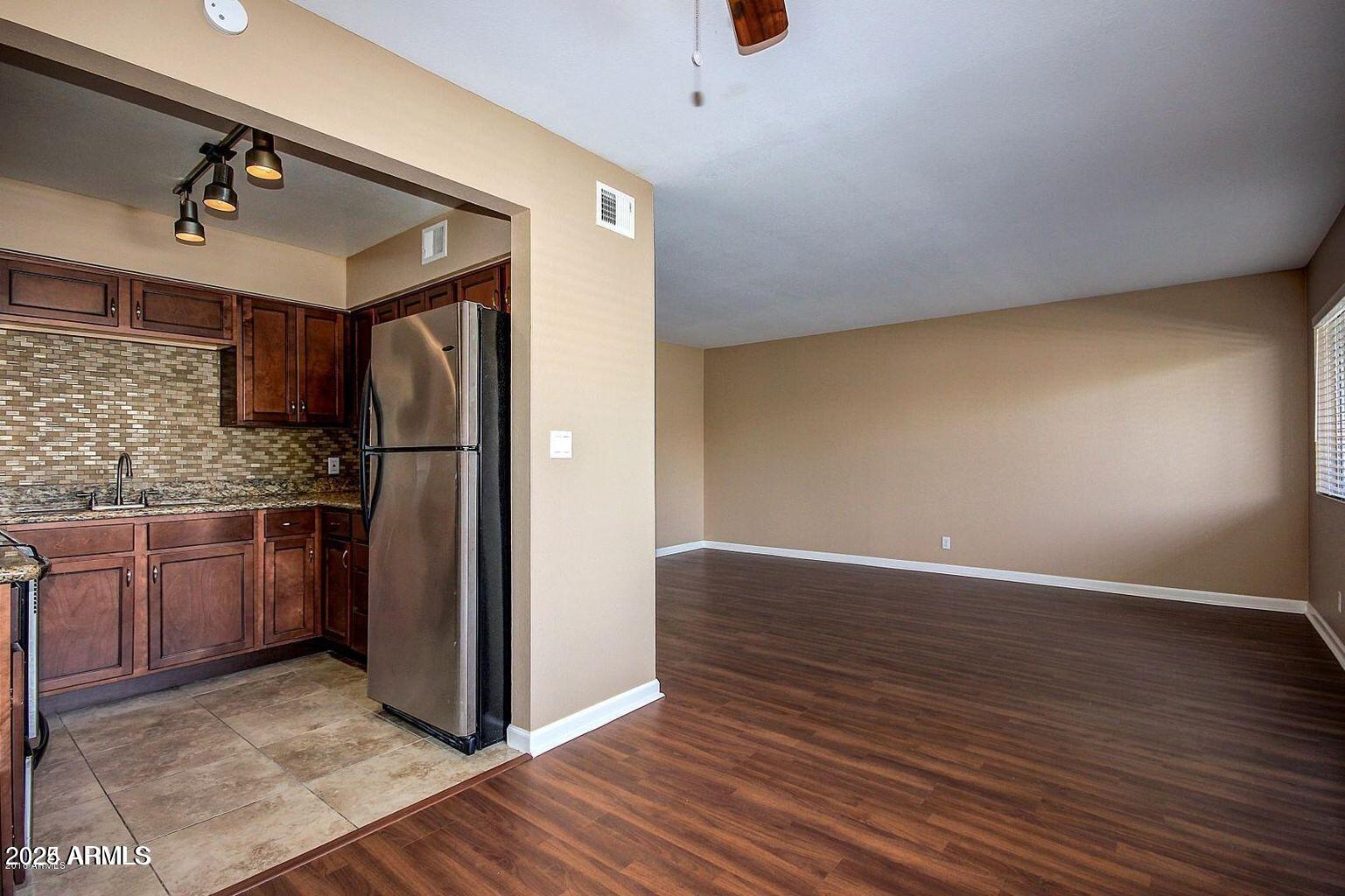 1702 W TUCKEY Lane 111