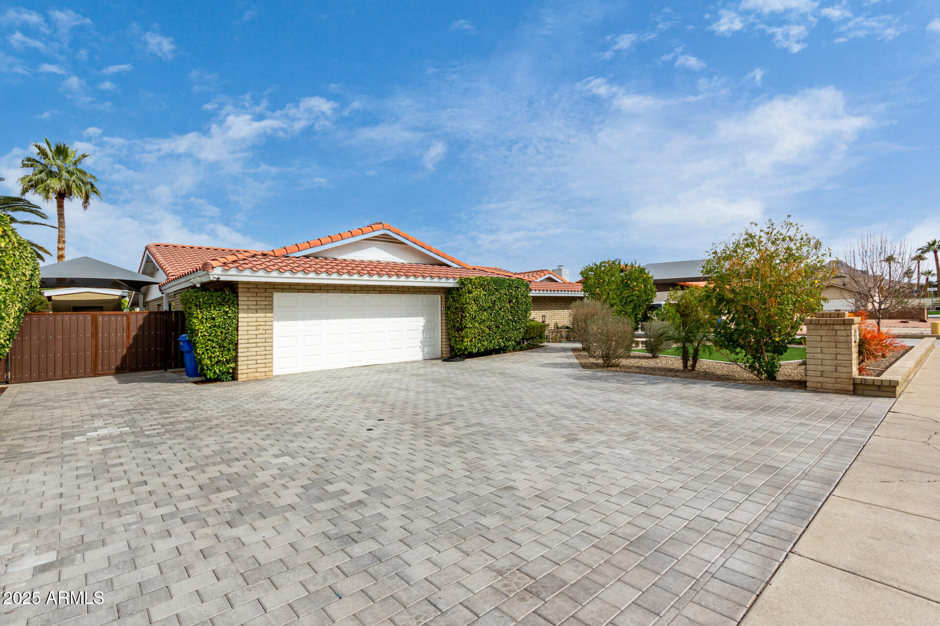 212 W INTERLACKEN Drive
