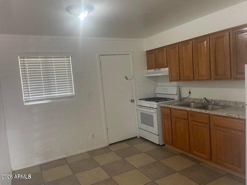 2633 W BELMONT Avenue Apt 2