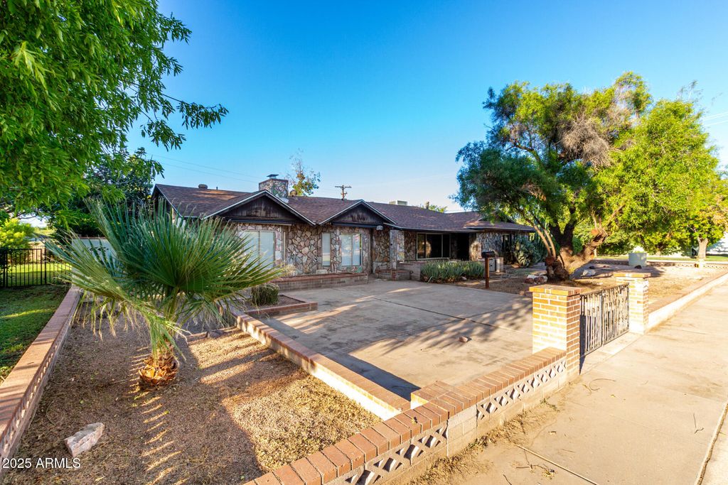 Photo of 344 E Aepli Drive, Tempe, AZ 85282 (MLS # 6927663)