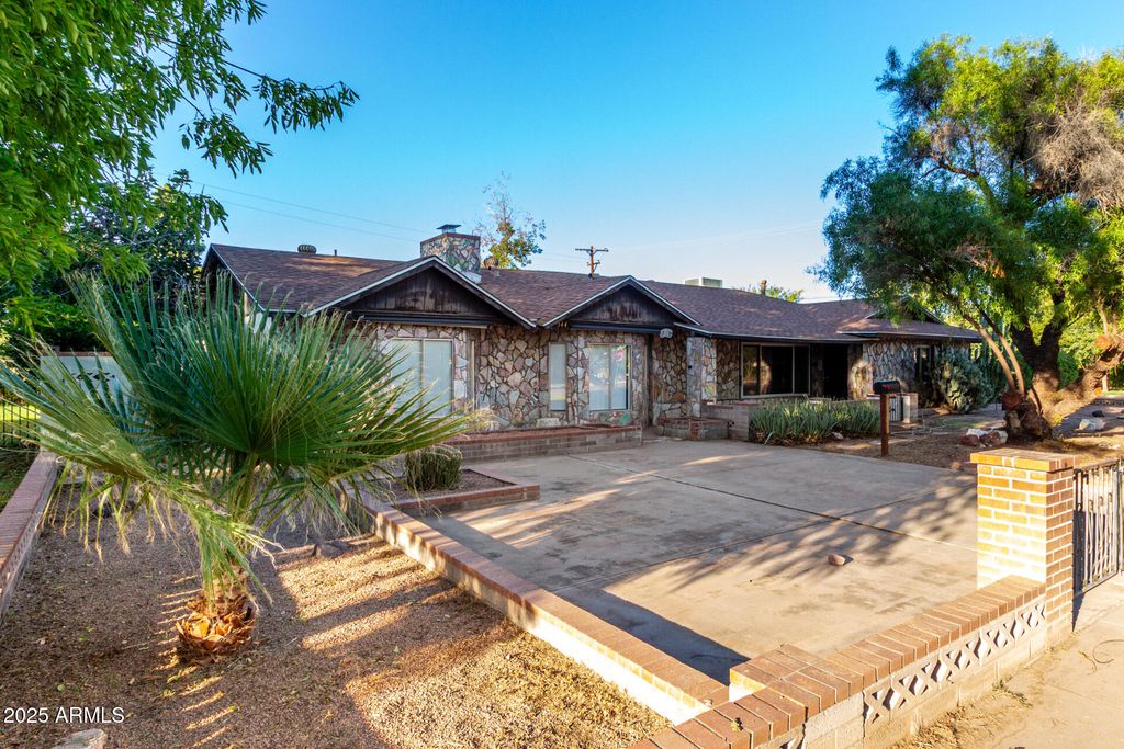 Photo of 344 E Aepli Drive, Tempe, AZ 85282 (MLS # 6927663)