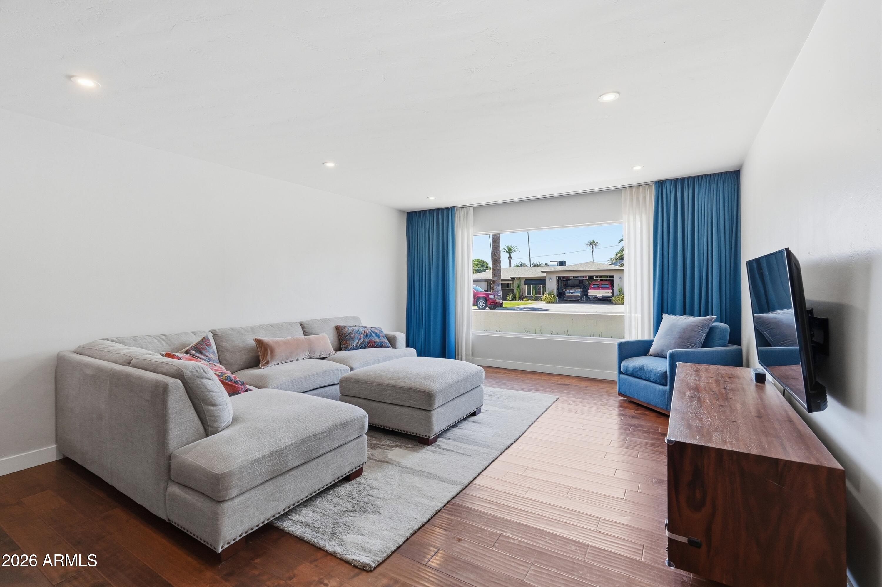 PALMS PARKWAY 1 - Residential