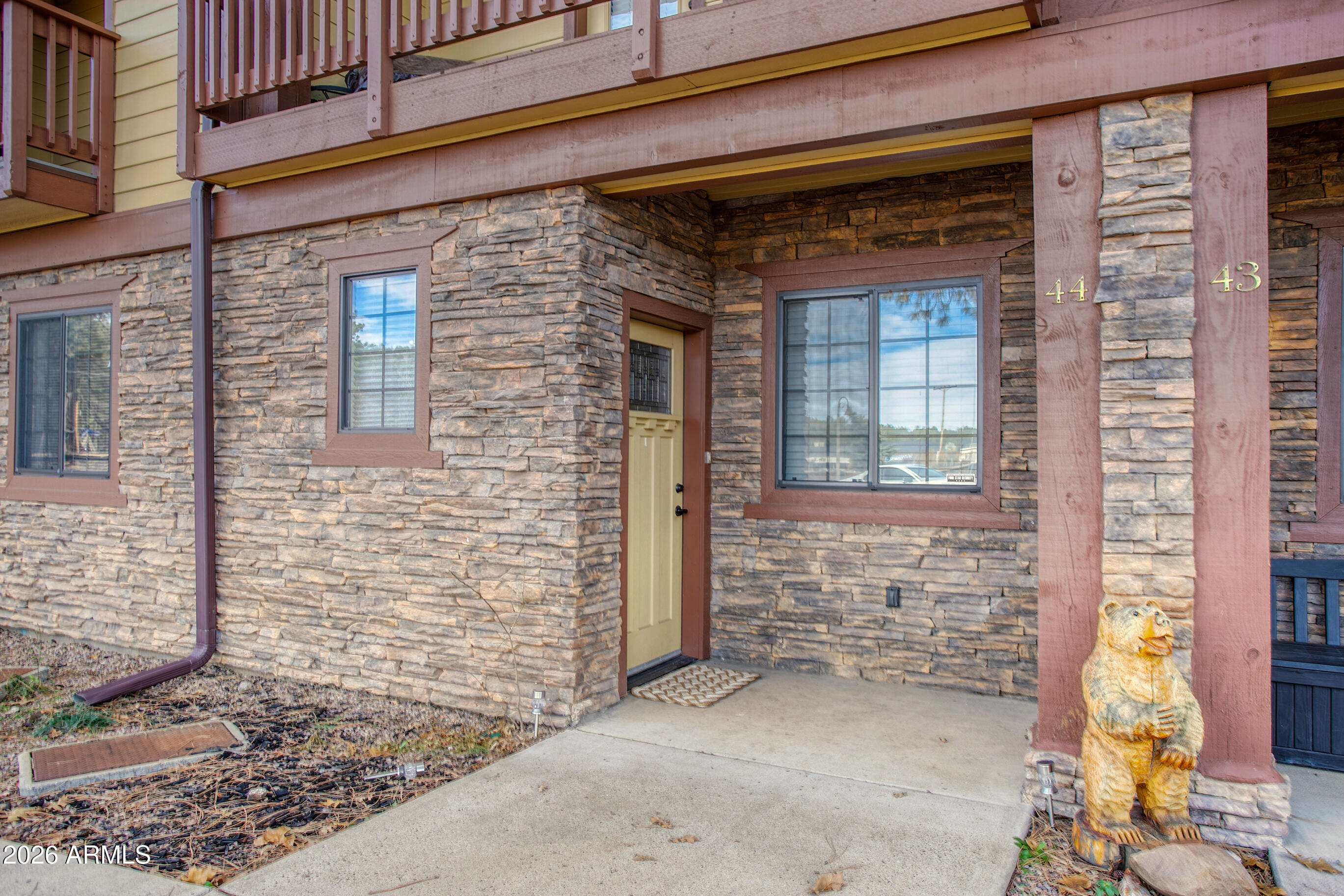 93 E WHITE MOUNTAIN Boulevard 44