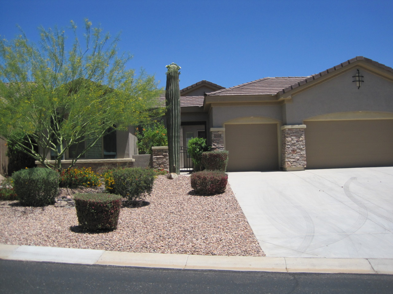 Photo 1 of 20 — 2520 W Pumpkin Ridge Drive, Anthem, AZ 85086