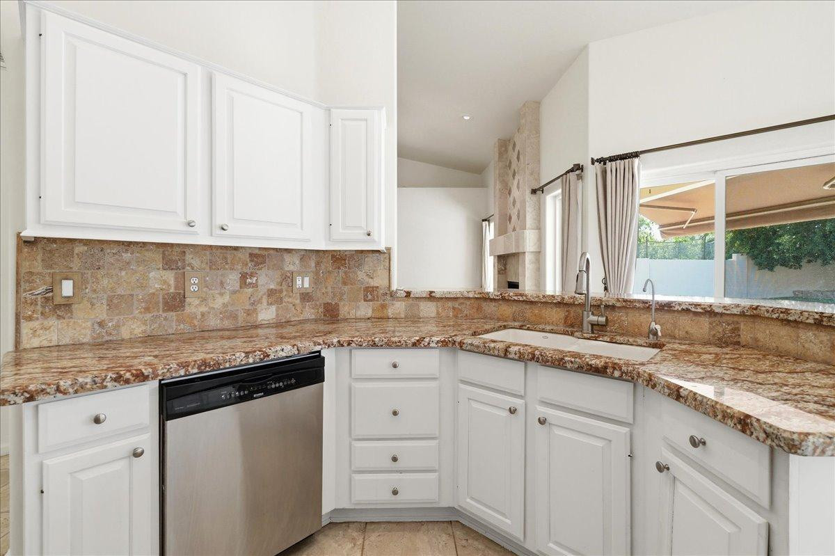 2207 E Tahitian Way