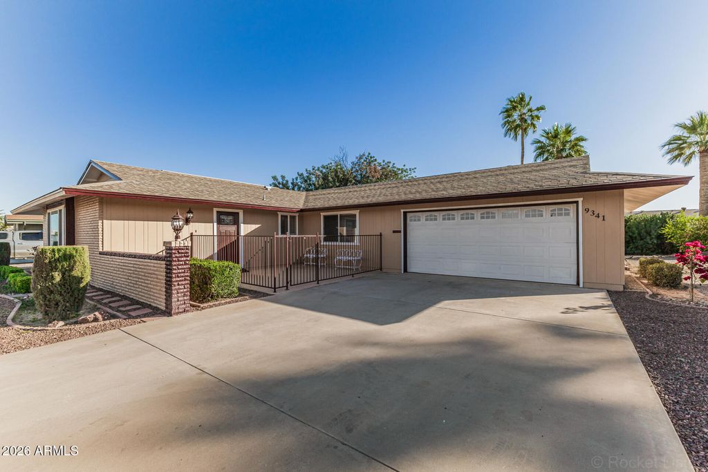 Photo of 9341 W Briarwood Circle N, Sun City, AZ 85351 (MLS # 6999980)