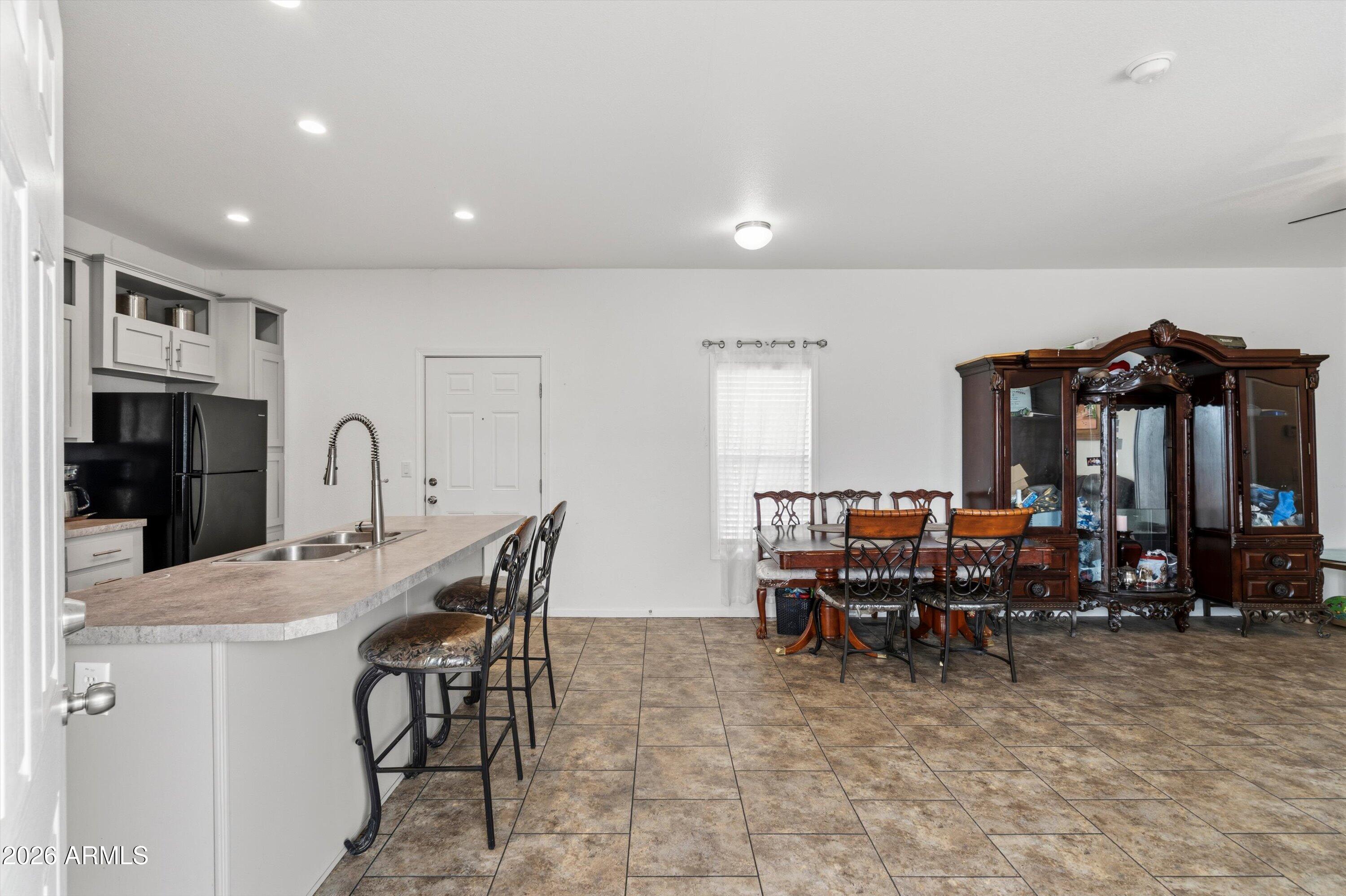 2000 S APACHE Road 28