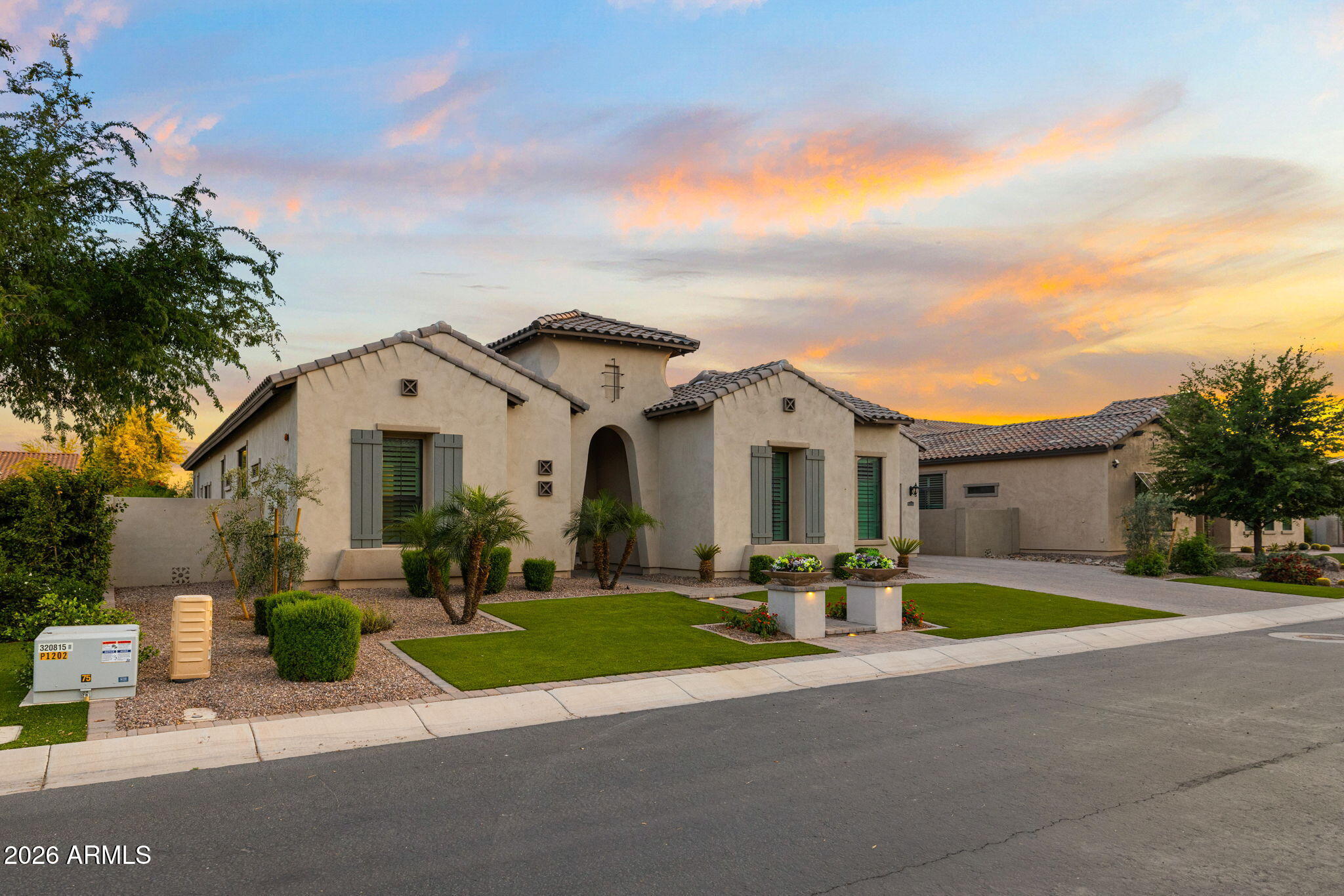 2537 E TURNBERRY Drive