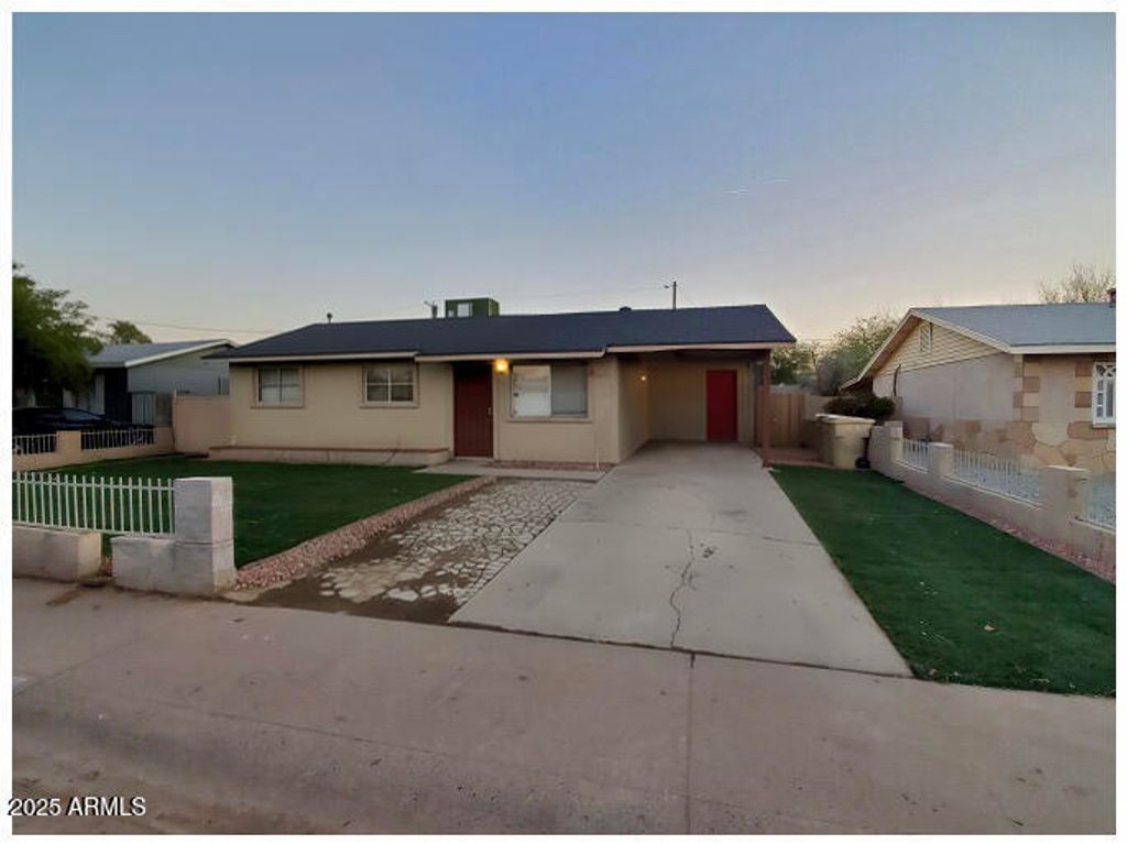 Photo of 6525 W Peck Drive, Glendale, AZ 85301 (MLS # 6951826)