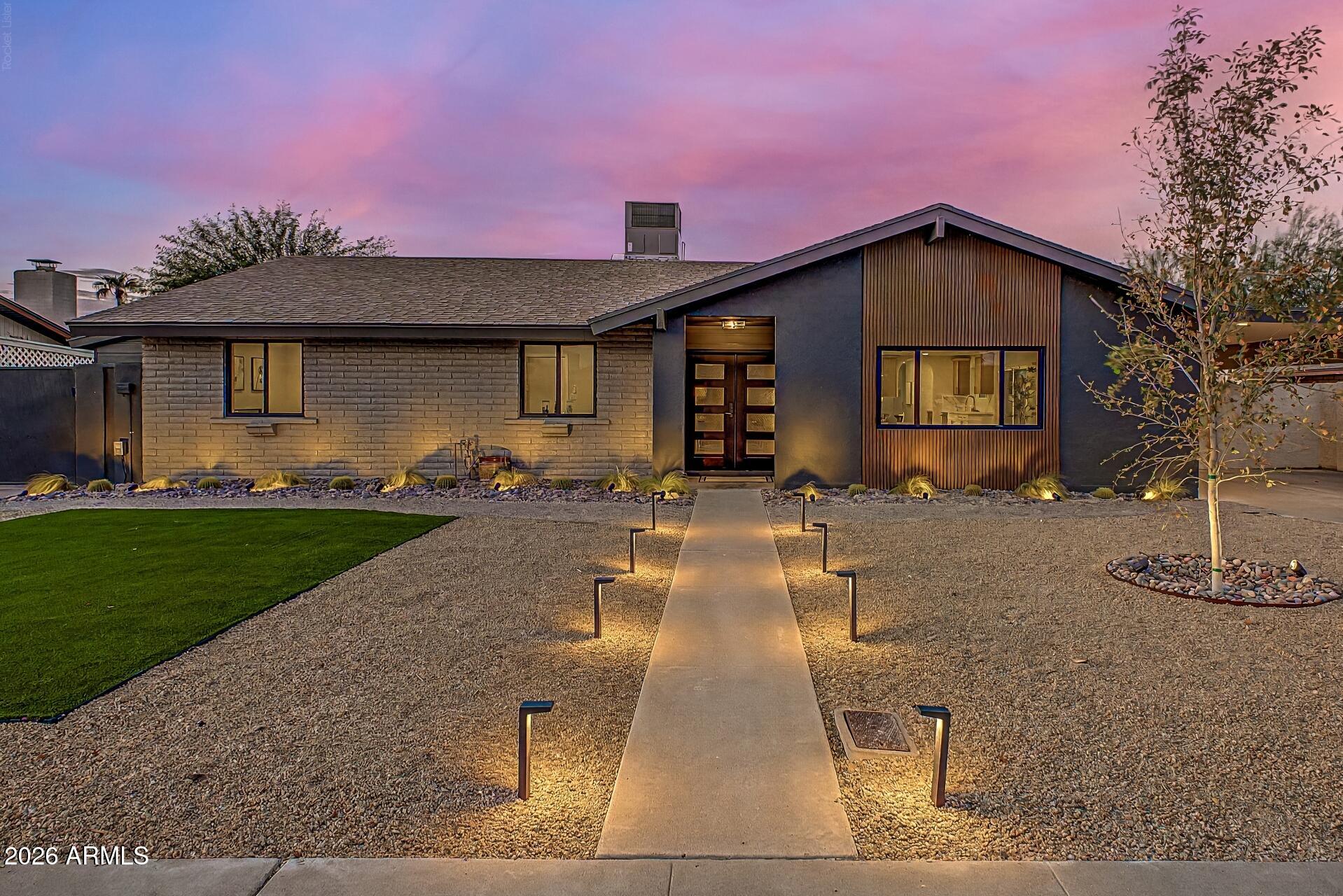 2808 E LUPINE Avenue
