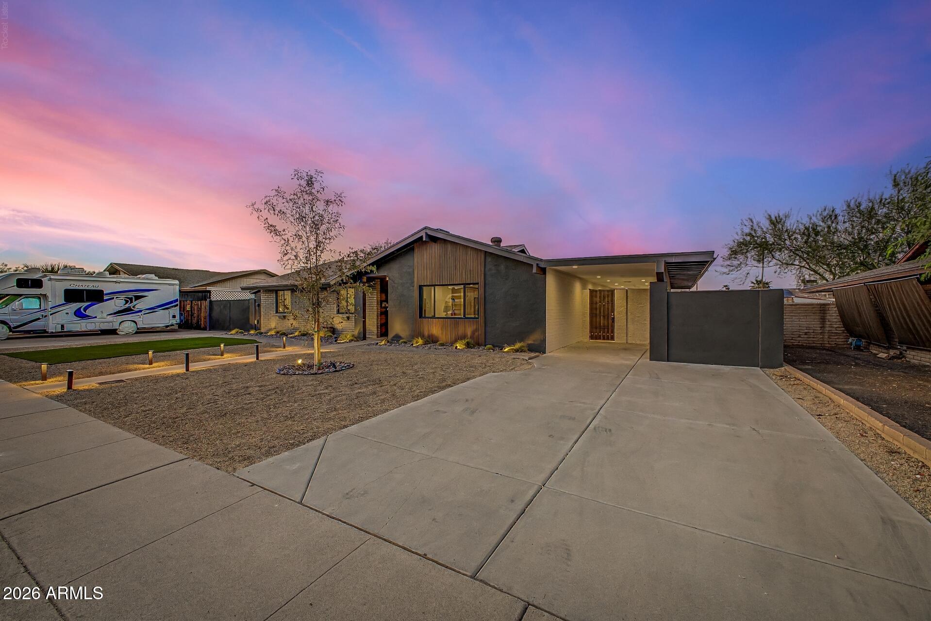 2808 E LUPINE Avenue