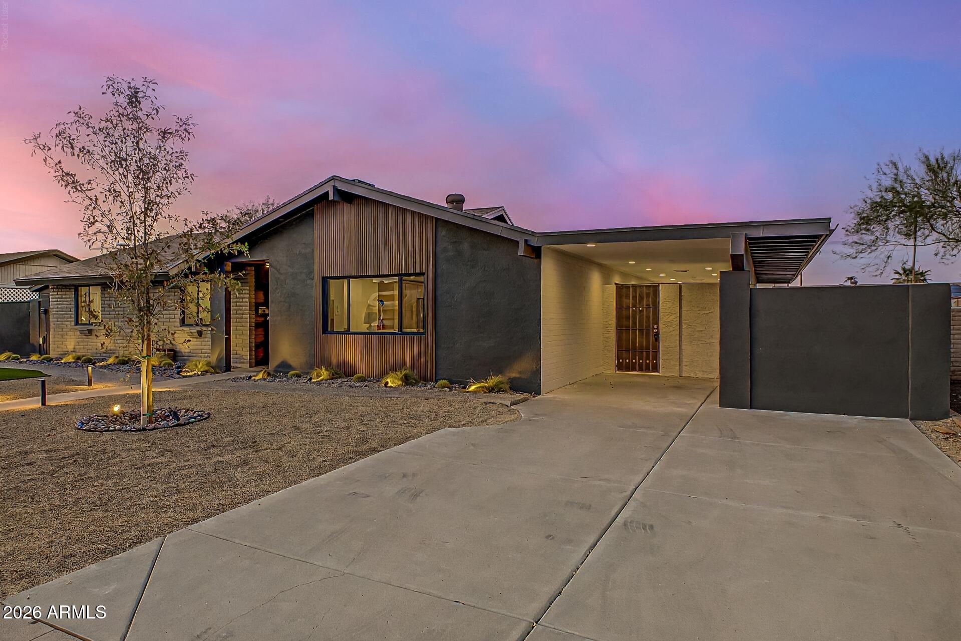 2808 E LUPINE Avenue