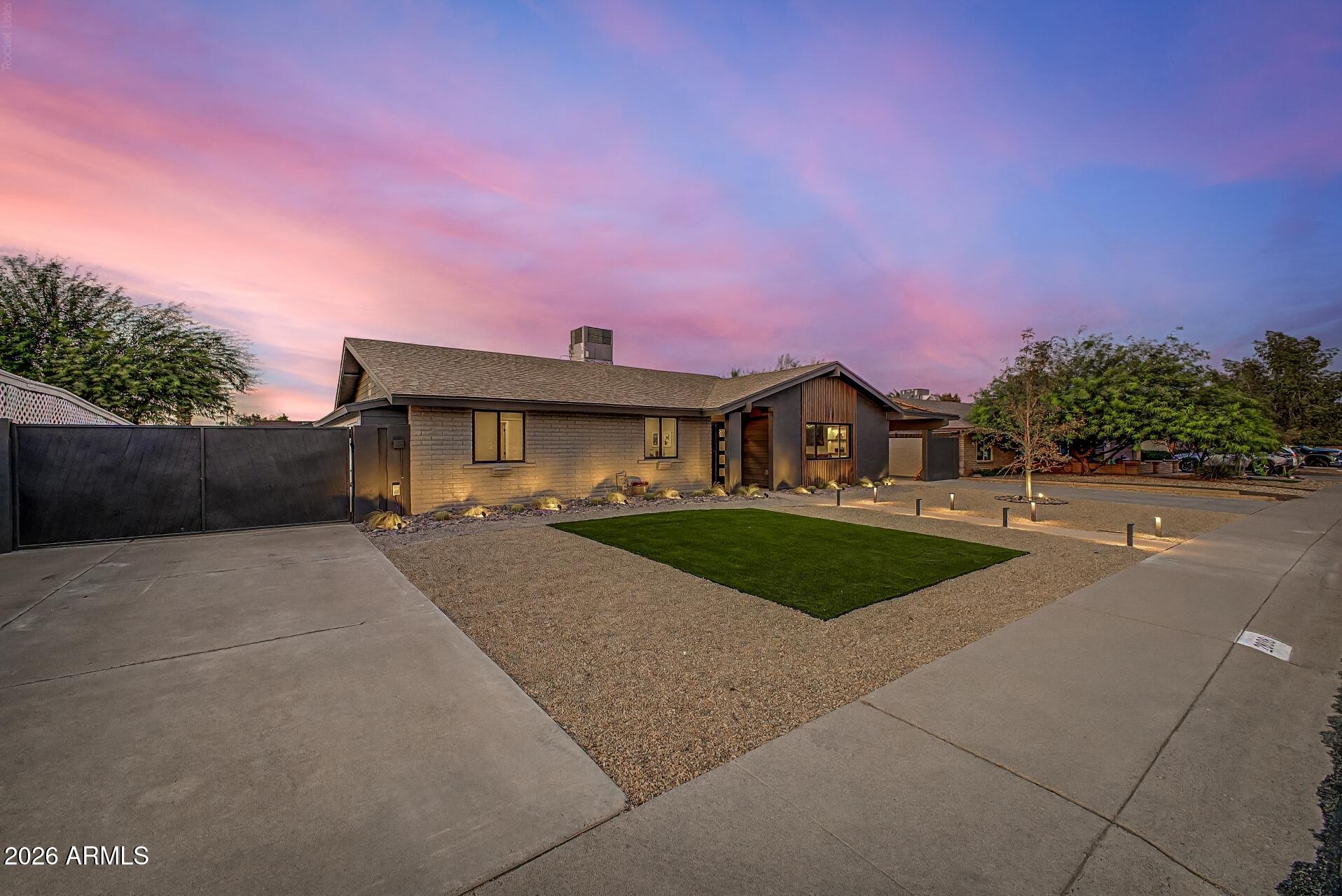 2808 E LUPINE Avenue